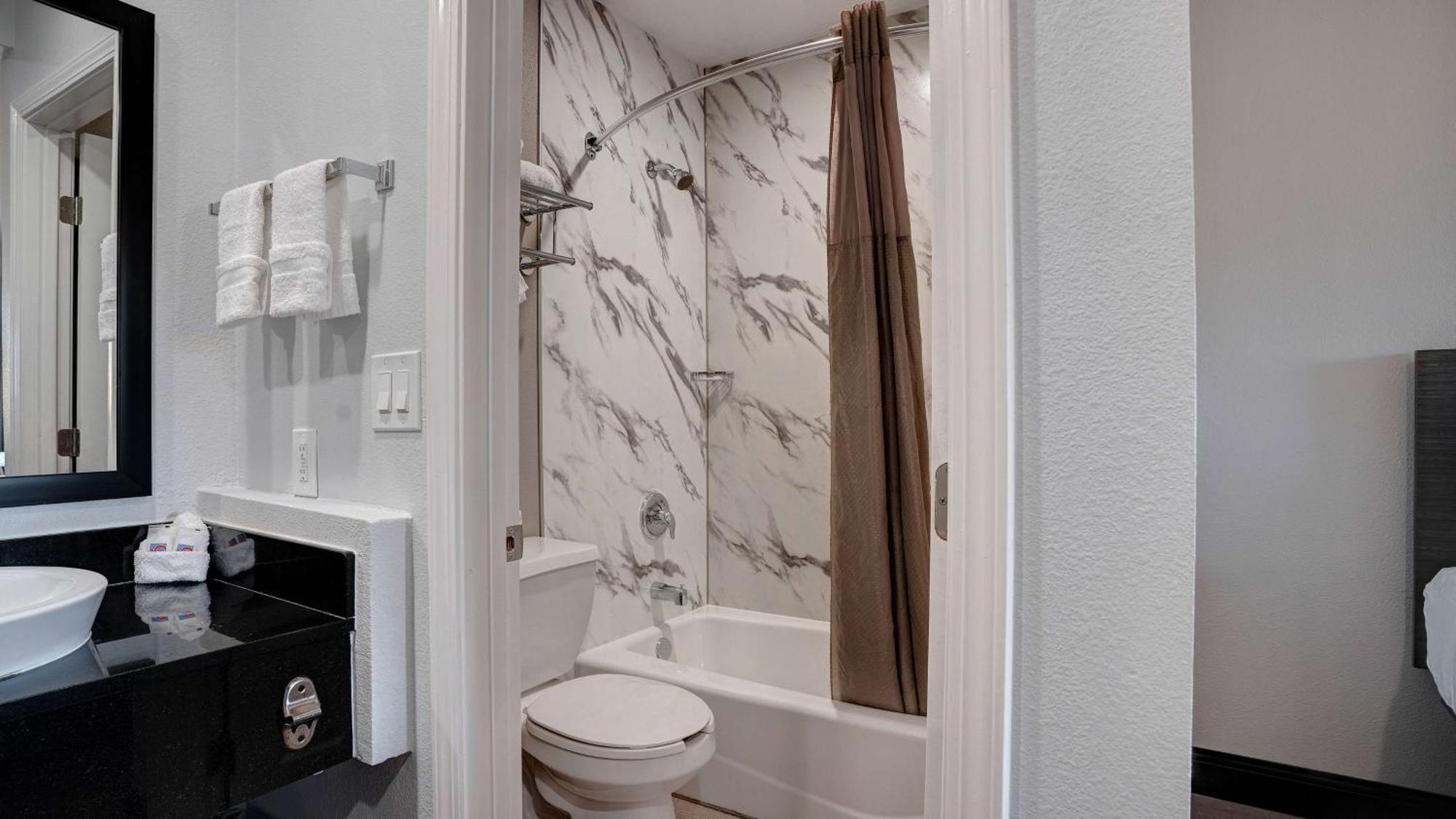 Deluxe Quadruple Room - Non-Smoking