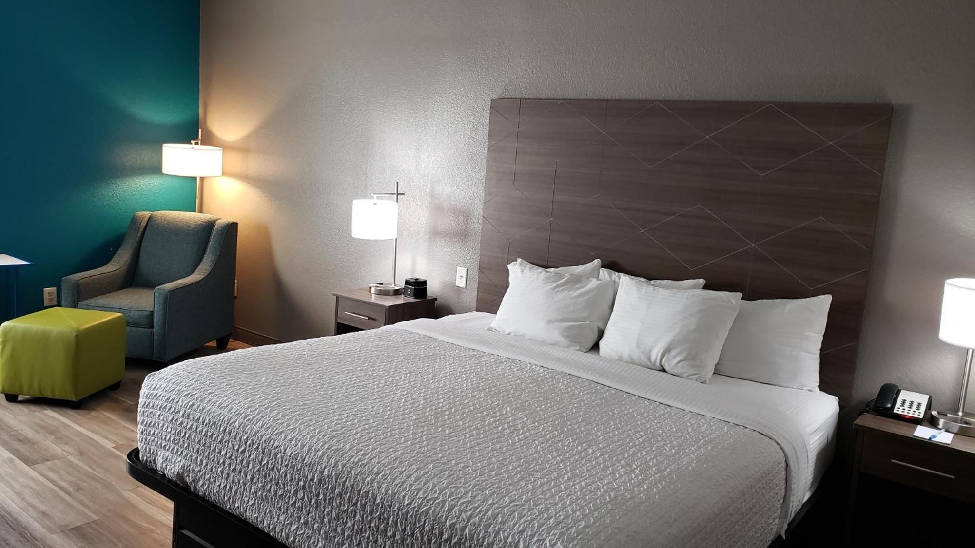 Deluxe King Room