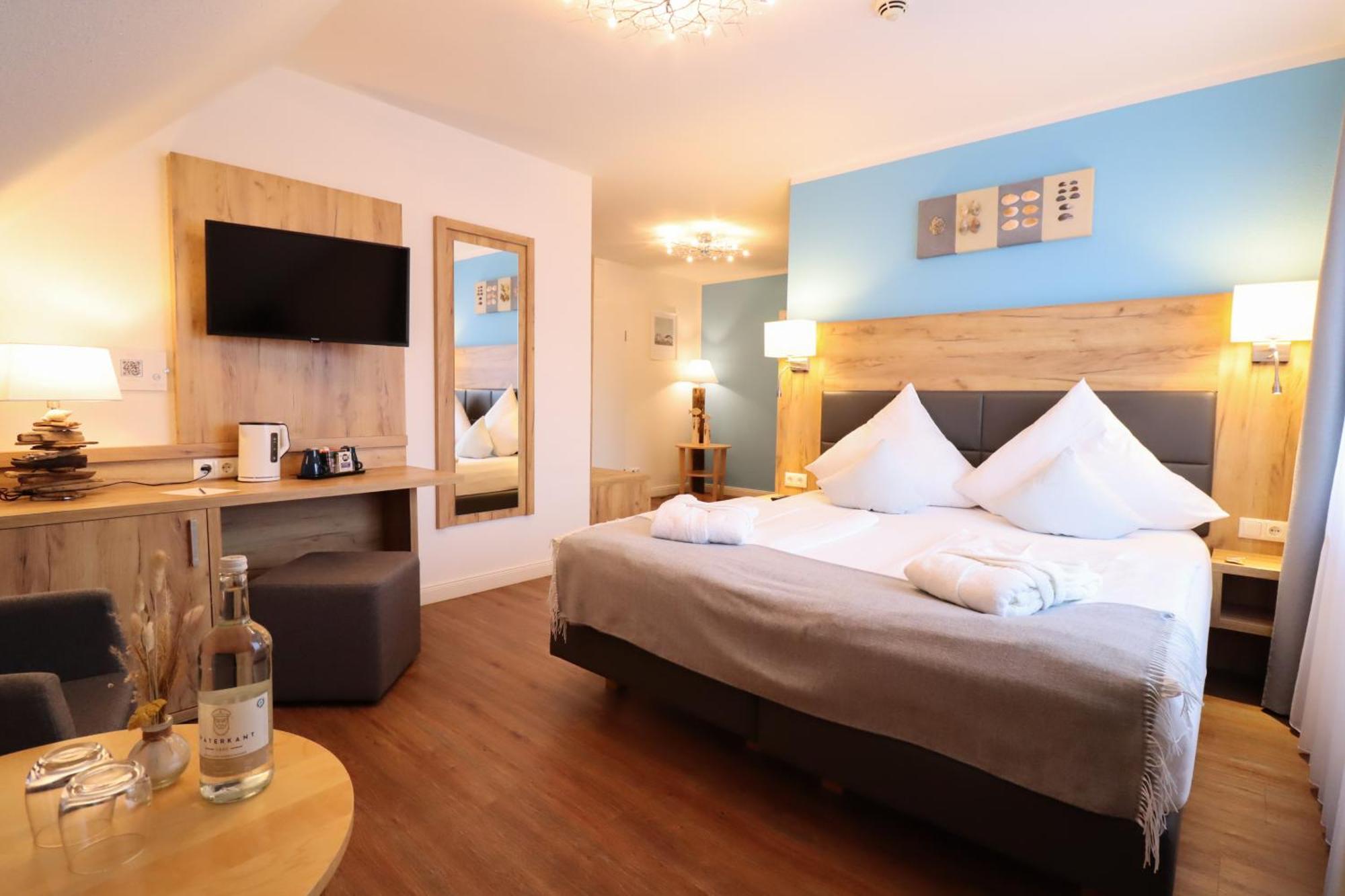 Small Junior Suite,1572774380:JPEG
