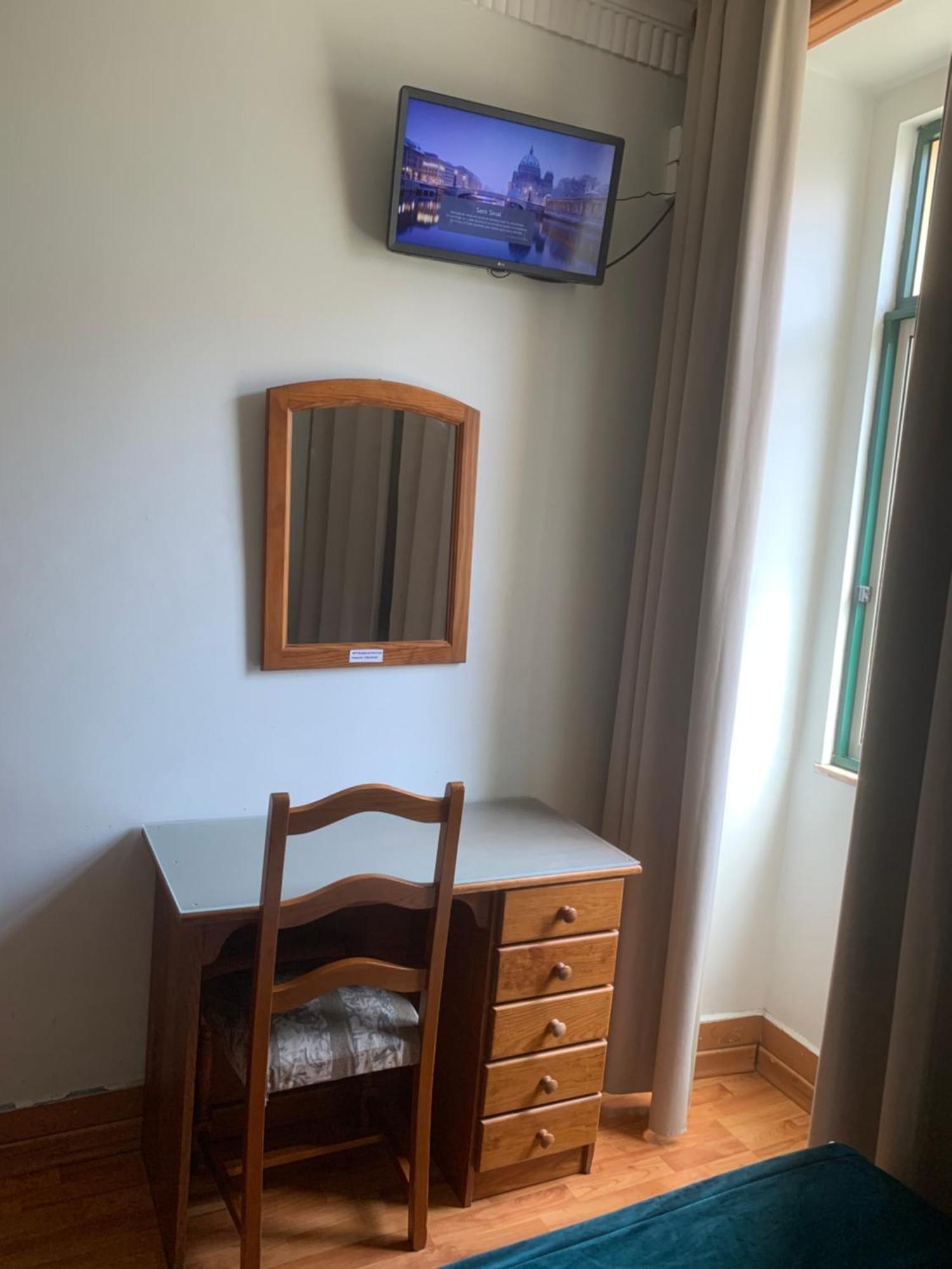 Quarto Duplo com Casa de Banho Partilhada