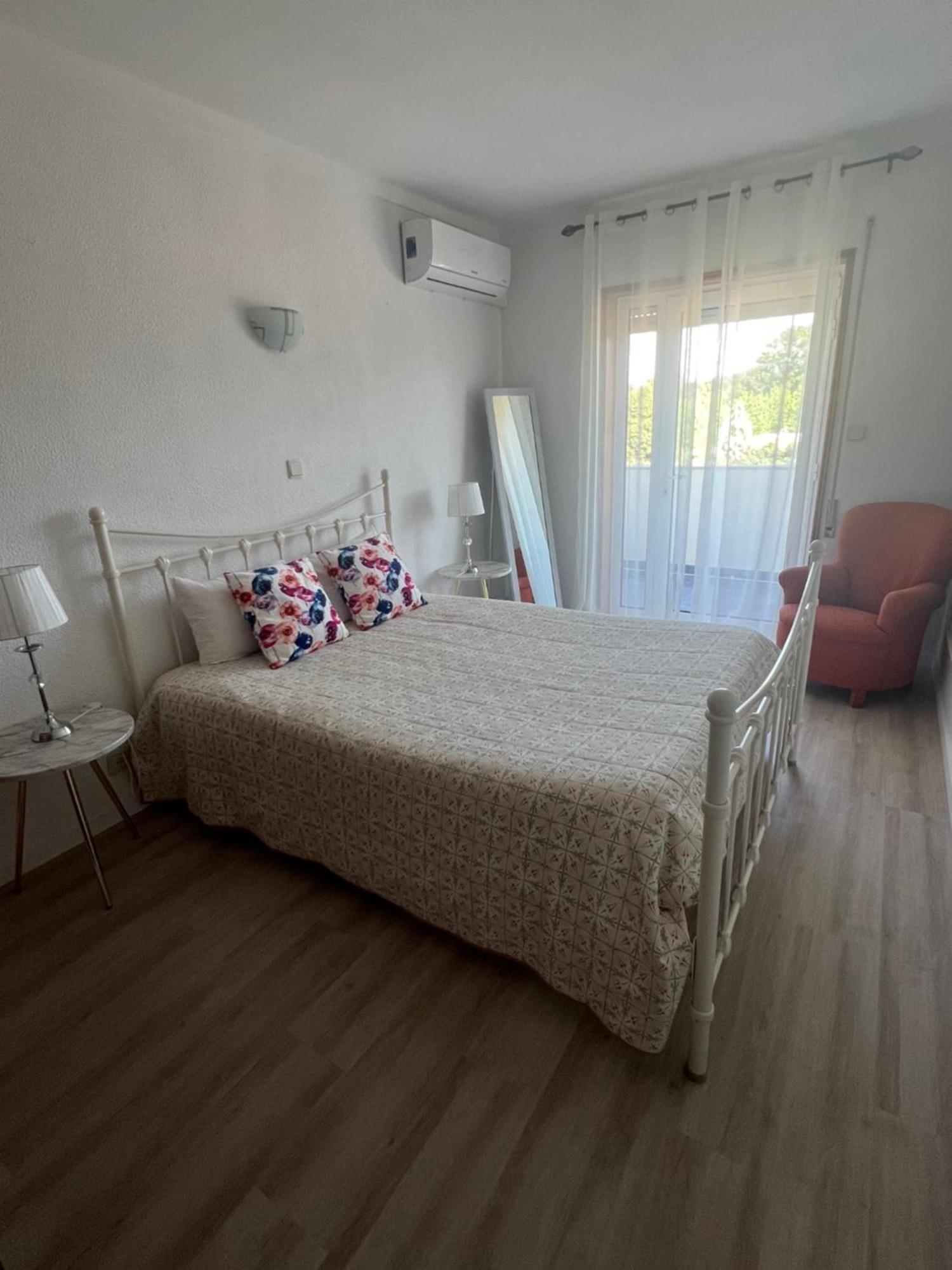 Superior One-Bedroom Apartment,1580140757:JPEG
