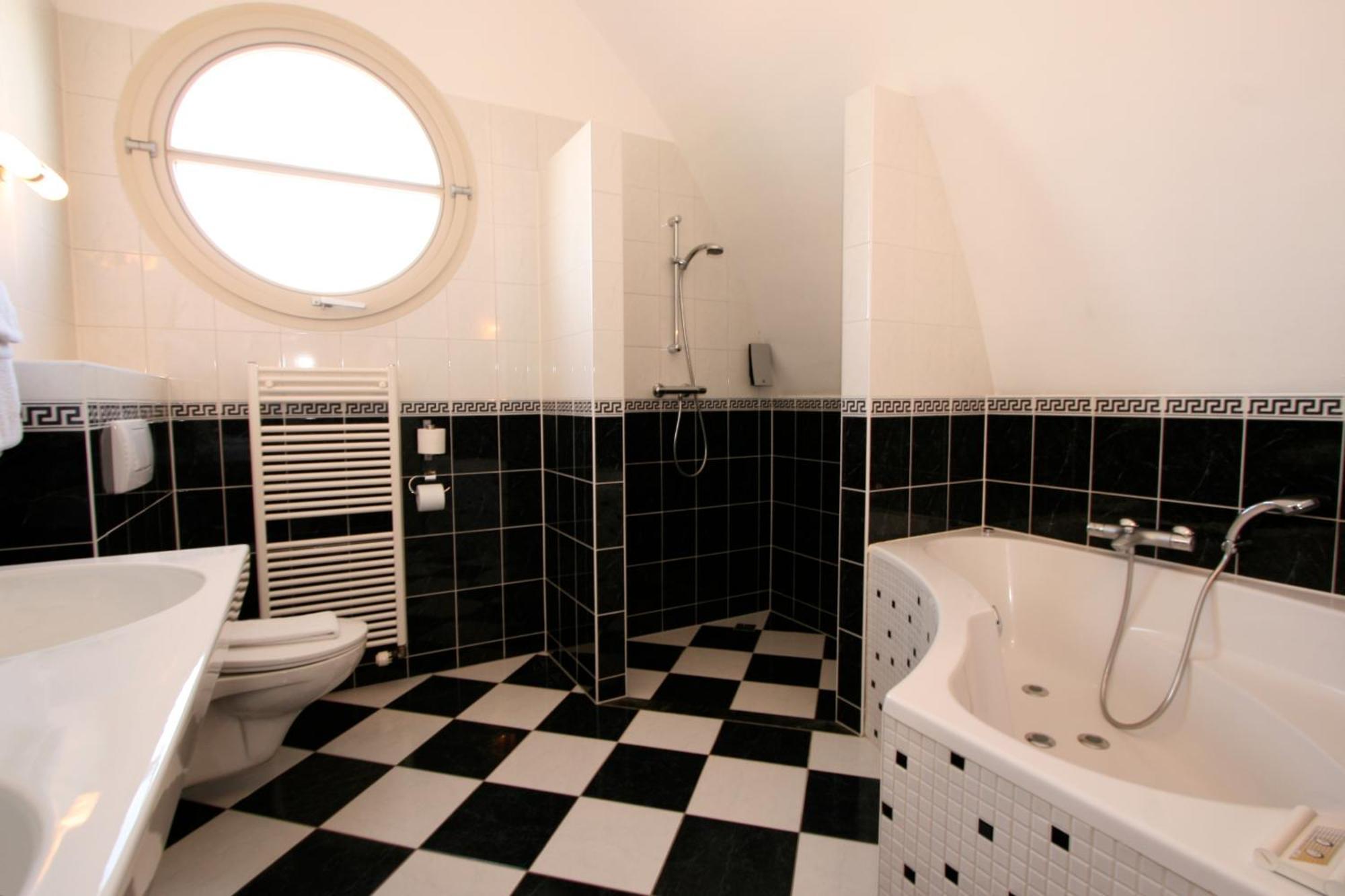 Junior Suite,1674697066:JPEG