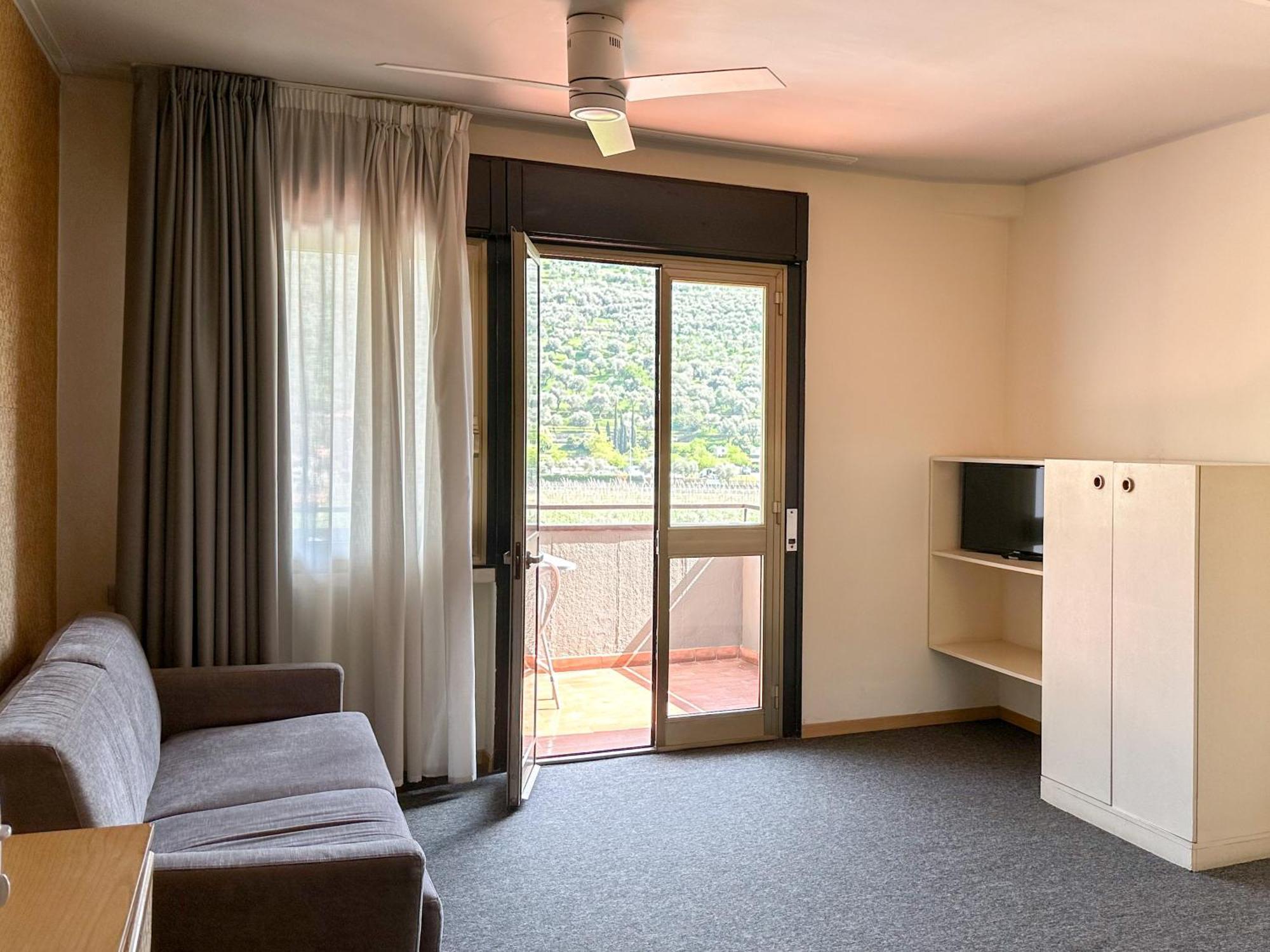 Two-Bedroom Apartment,1580513009:JPEG