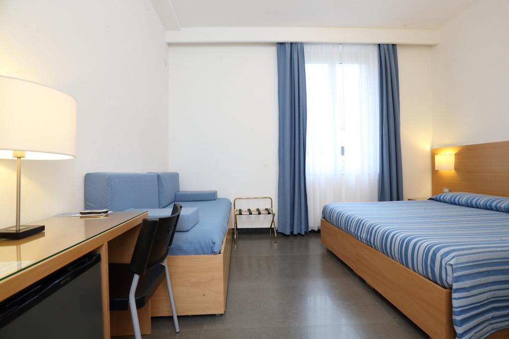 Standard Triple Room,822872099:JPEG