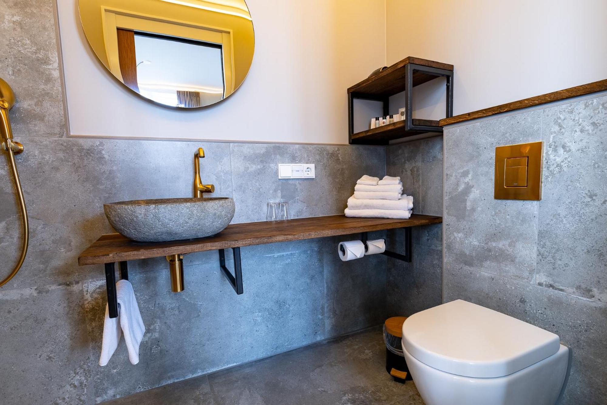 Comfort Room Plus,1583062939:JPEG