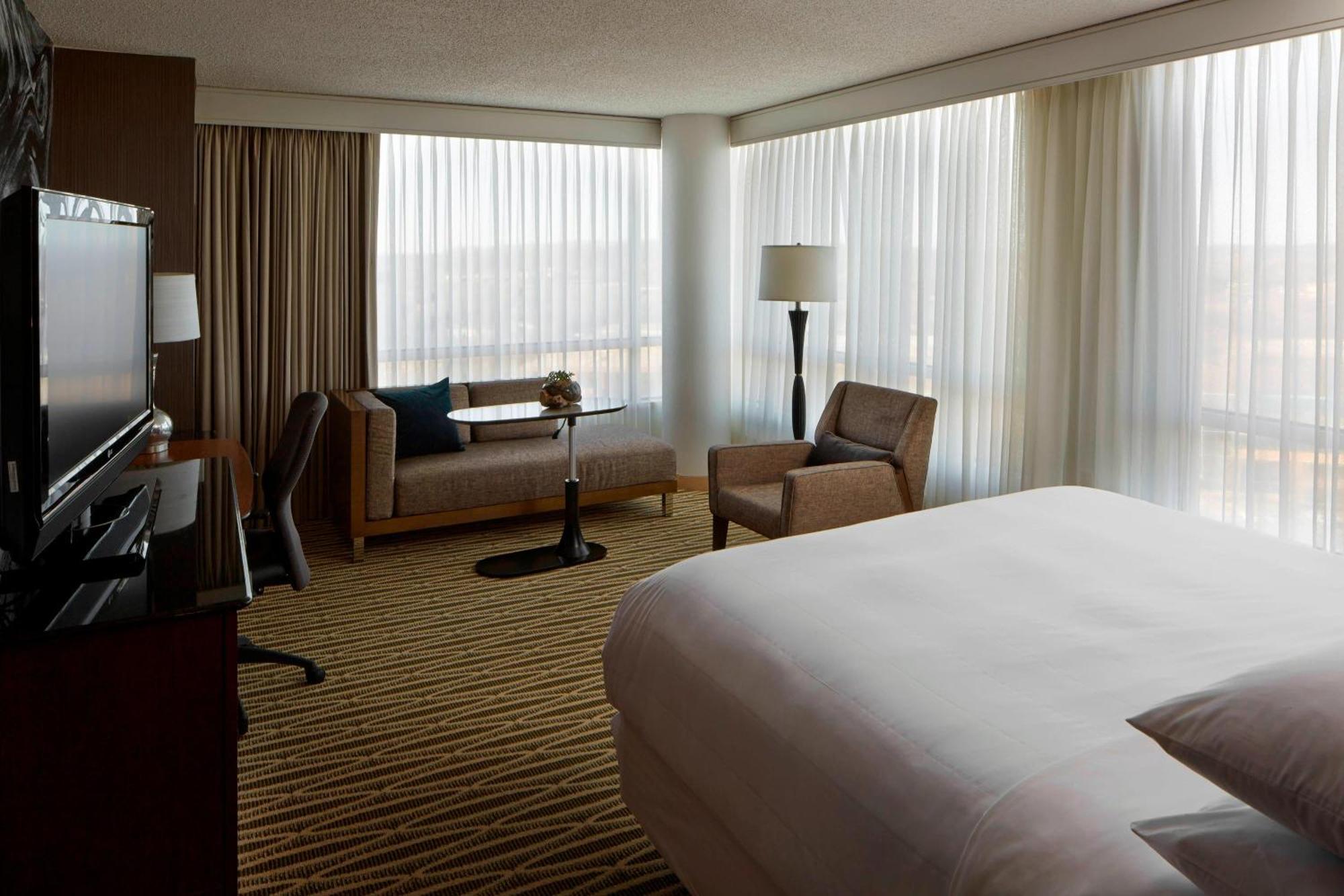 Executive King Room, M Club lounge access, Larger Guest room