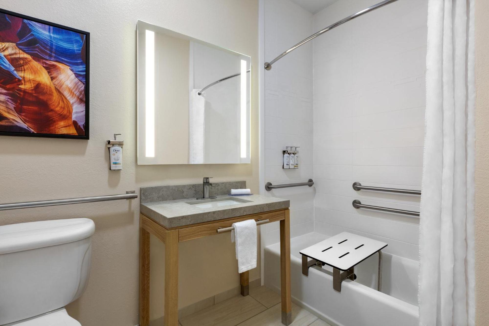 Queen Studio Suite - Disability Access