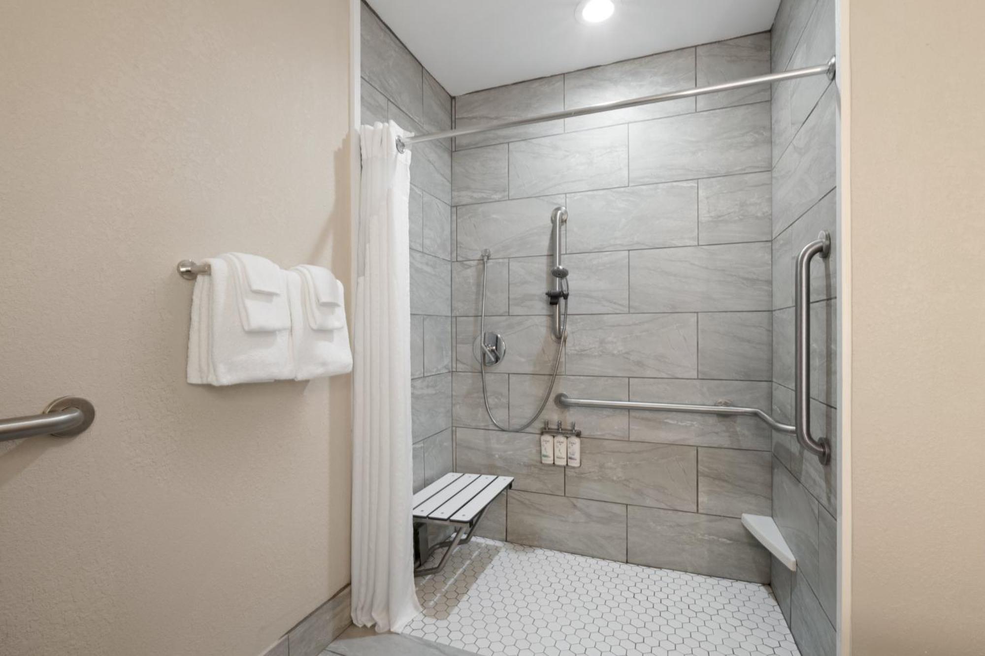 One-Bedroom Suite with Roll-In Shower - Mobility Accessible