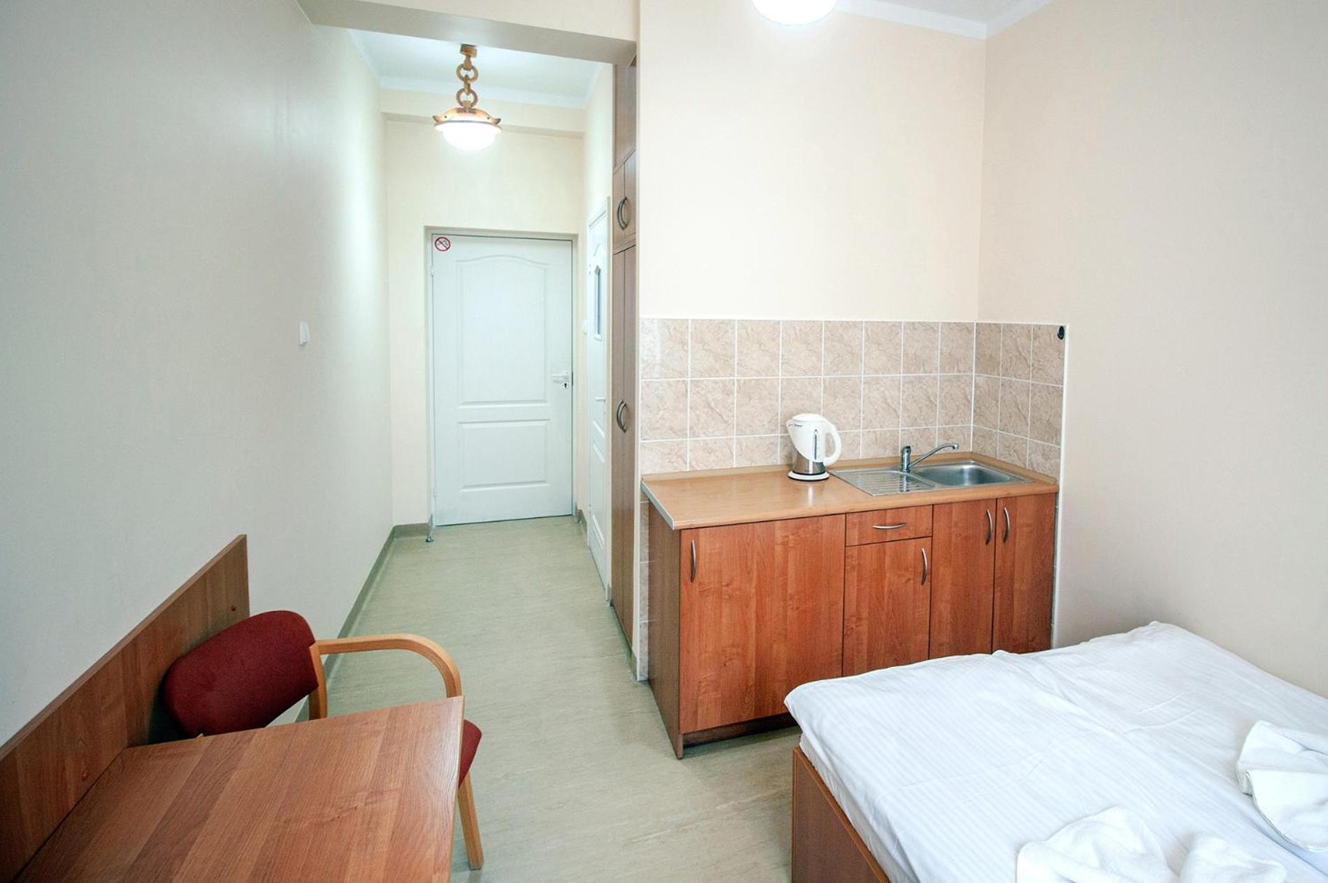 Standard Zimmer mit Kingsize-Bett