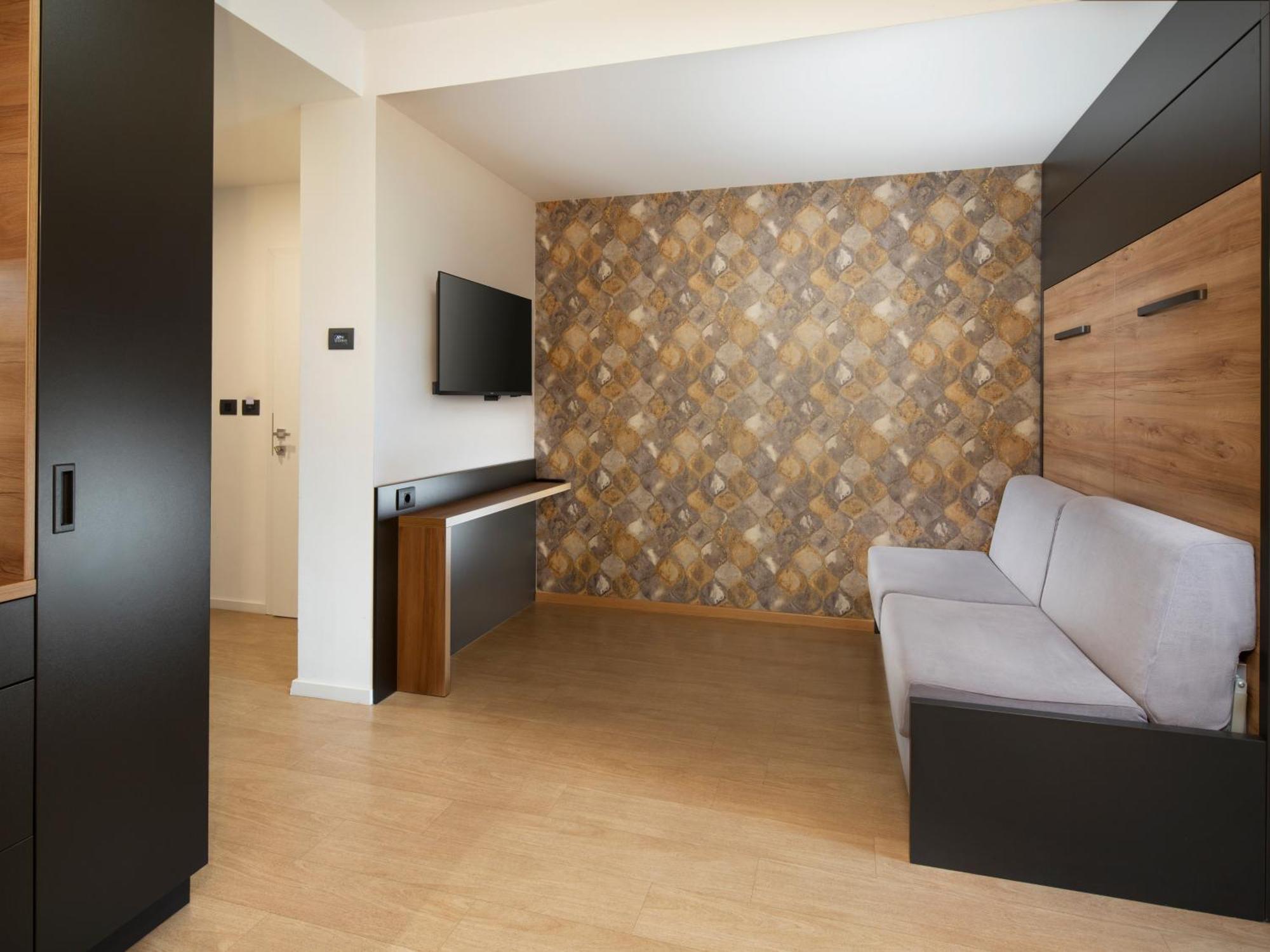 One-Bedroom Apartment,1587497560:JPEG