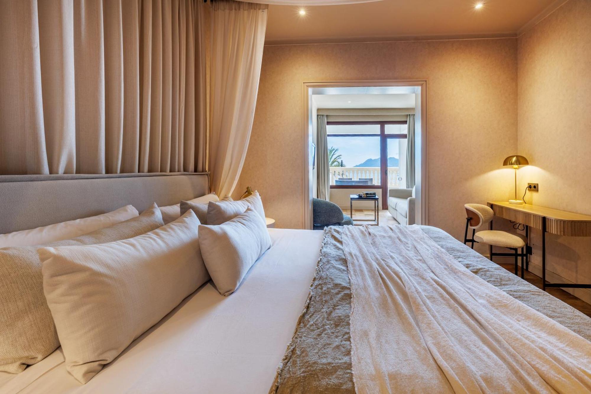 Junior Suite with Sea View (2 Adults + 1 Child),1587498280:JPEG