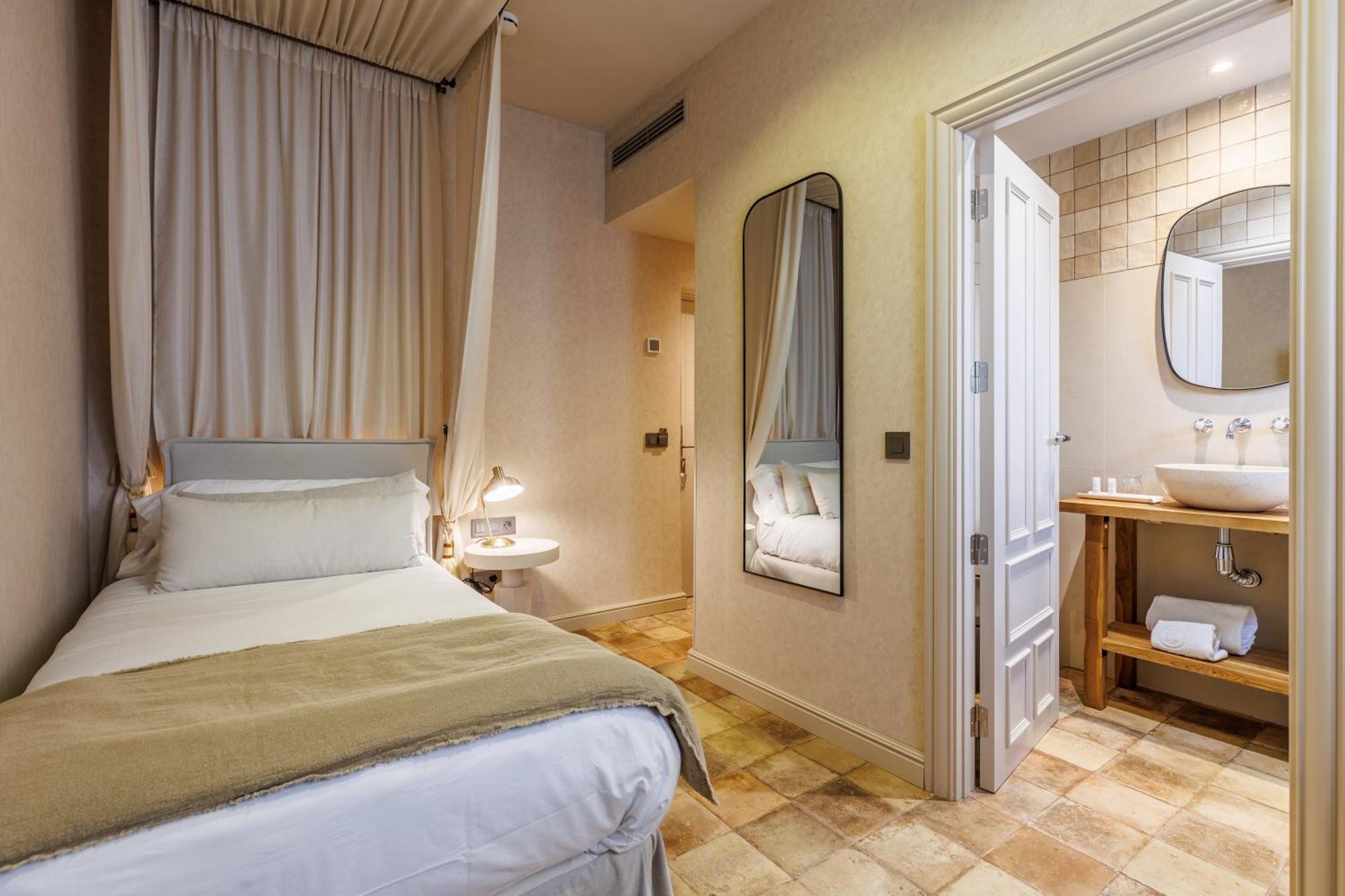 Single Room,1587498278:JPEG