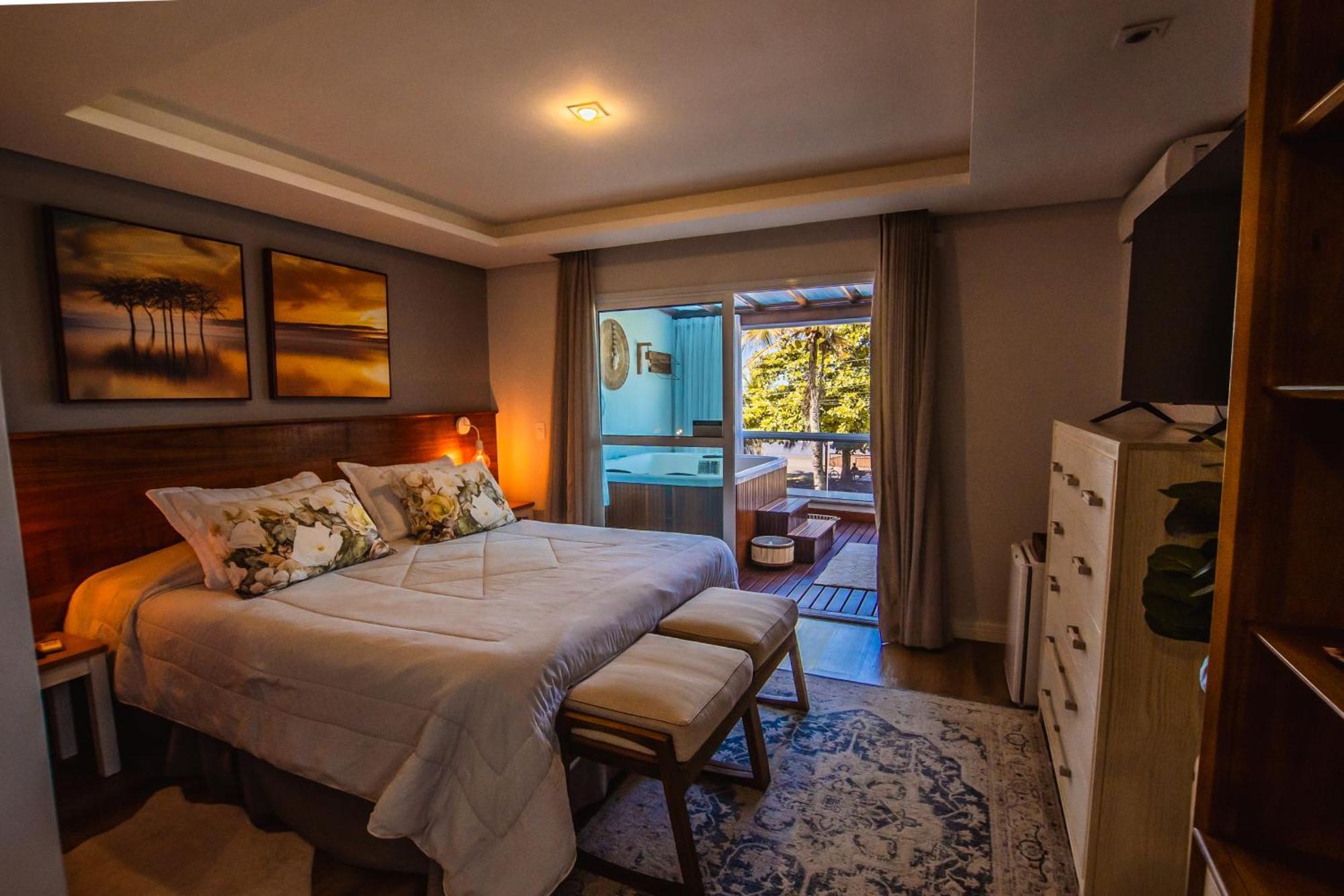 Queen Suite with Spa Bath