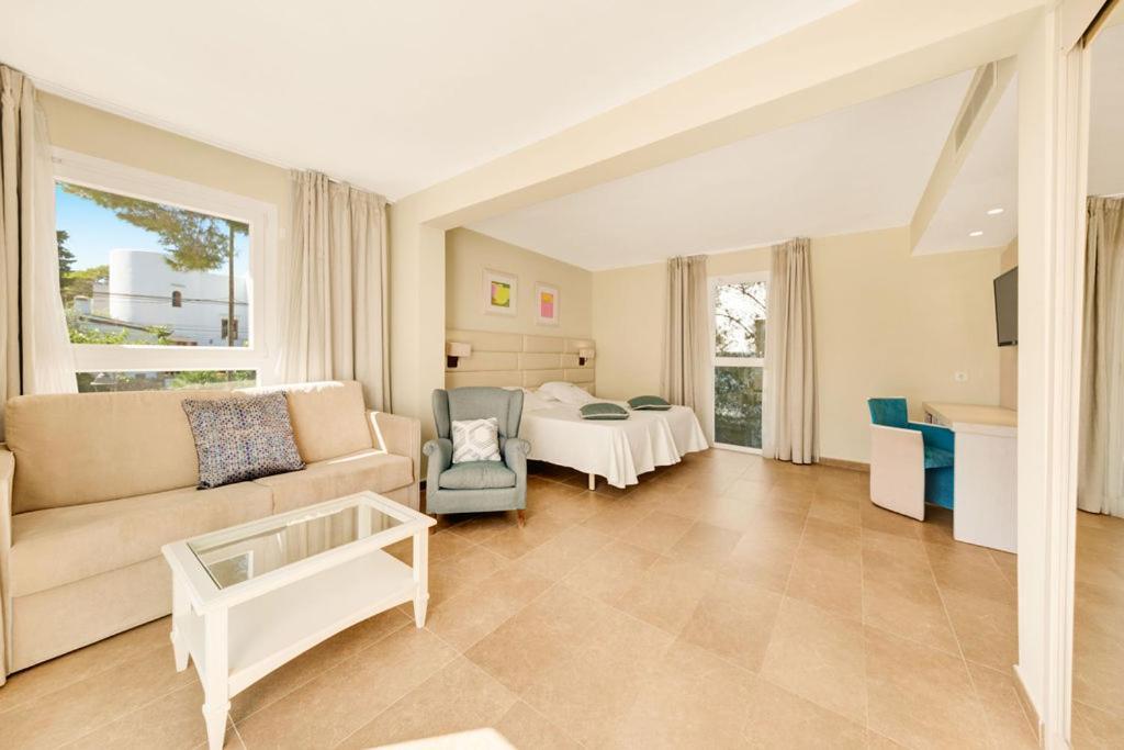 Twin or Double Room with Sea View