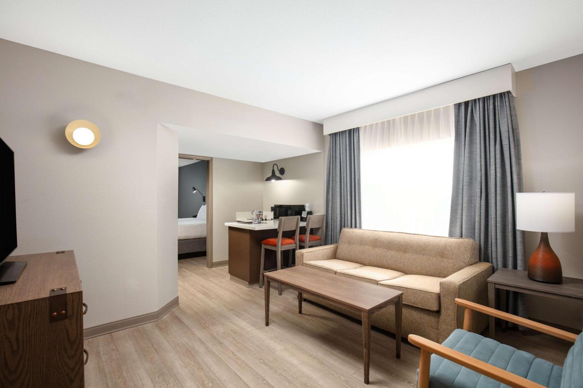 Suite Lit King-Size avec Canapé-Lit et Balcon - Kitchenette