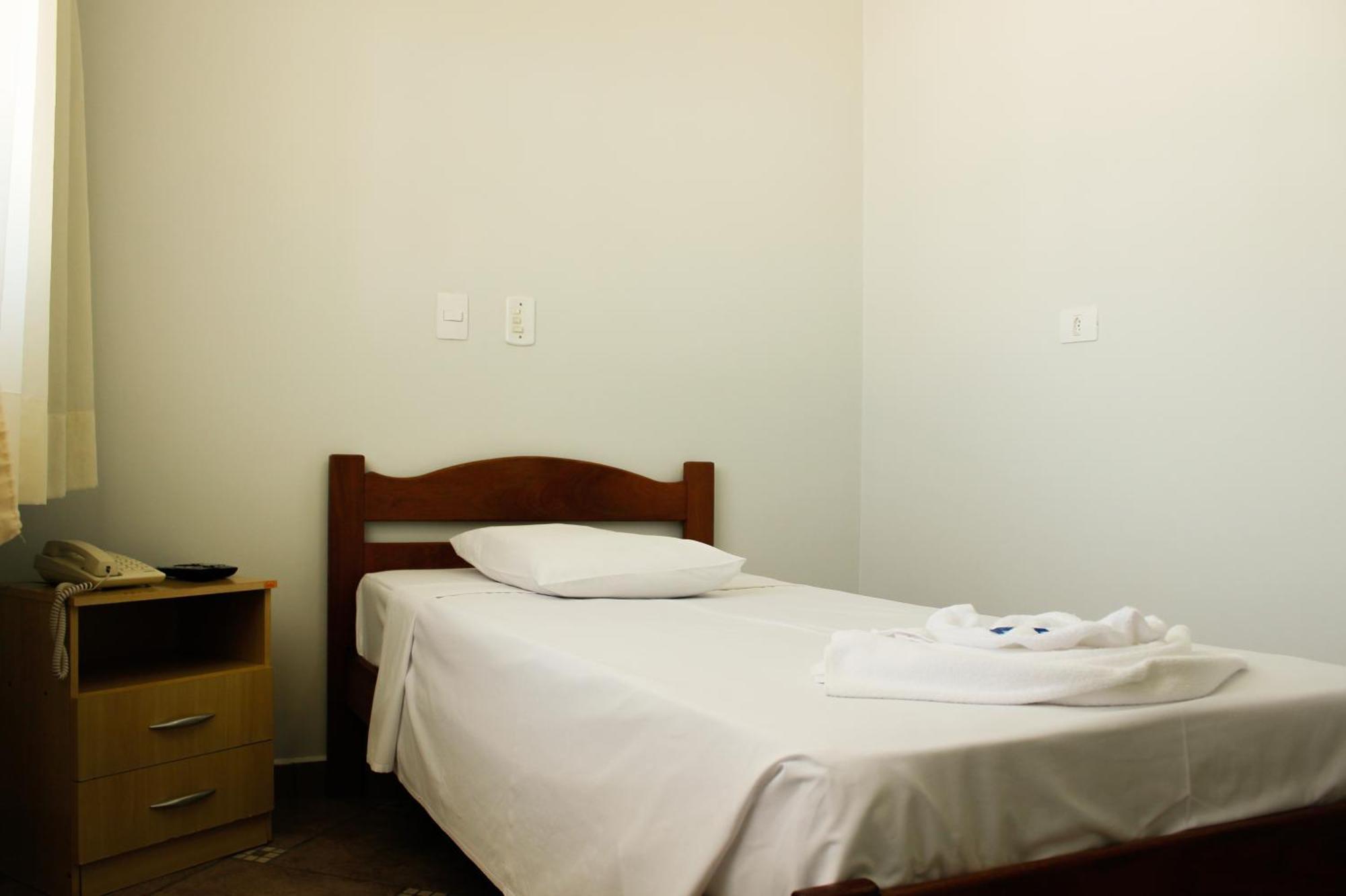 Quarto Individual Econômico