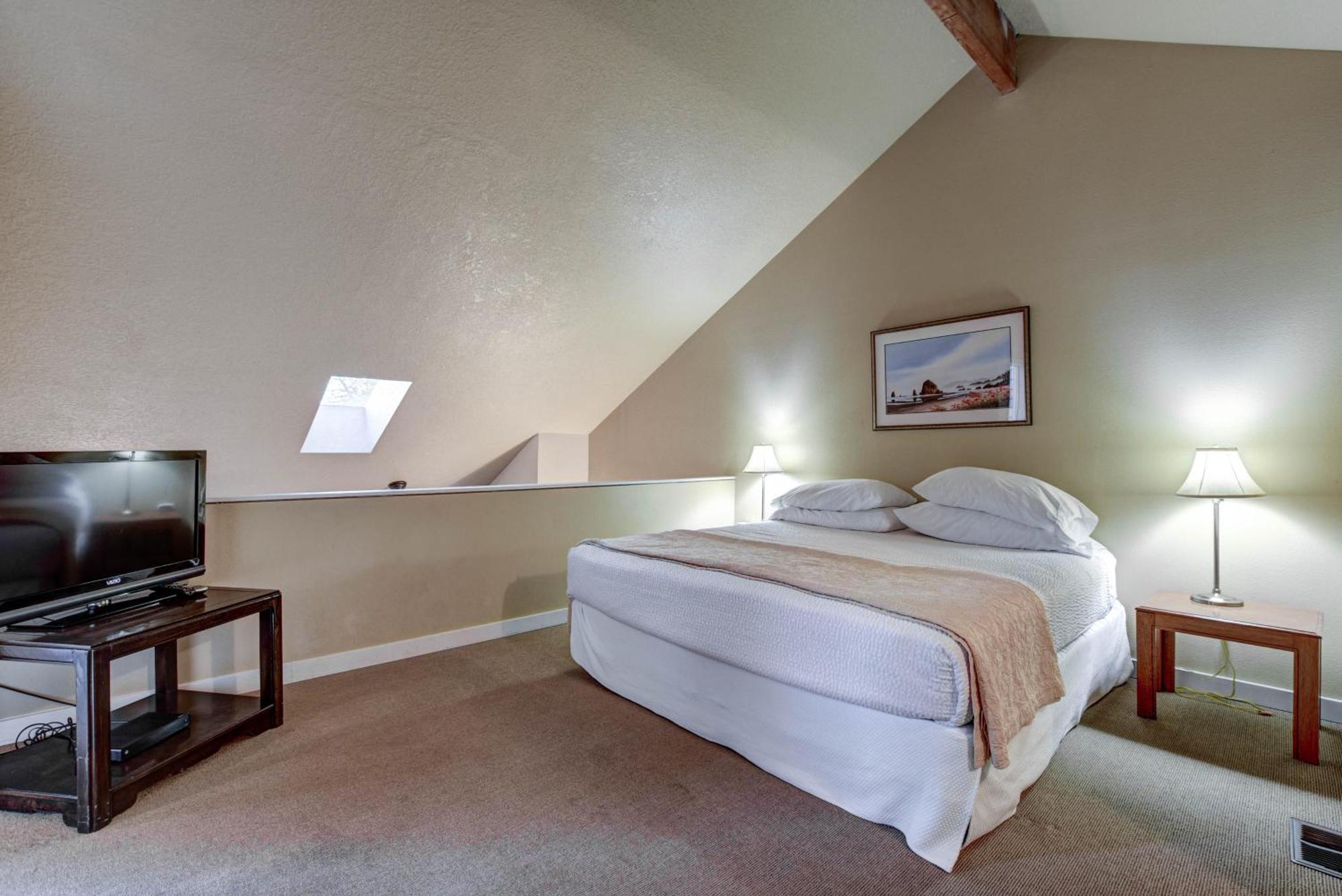 Ocean View 2 room or loft condominium 15 miles south of The Waves,1589333617:JPEG
