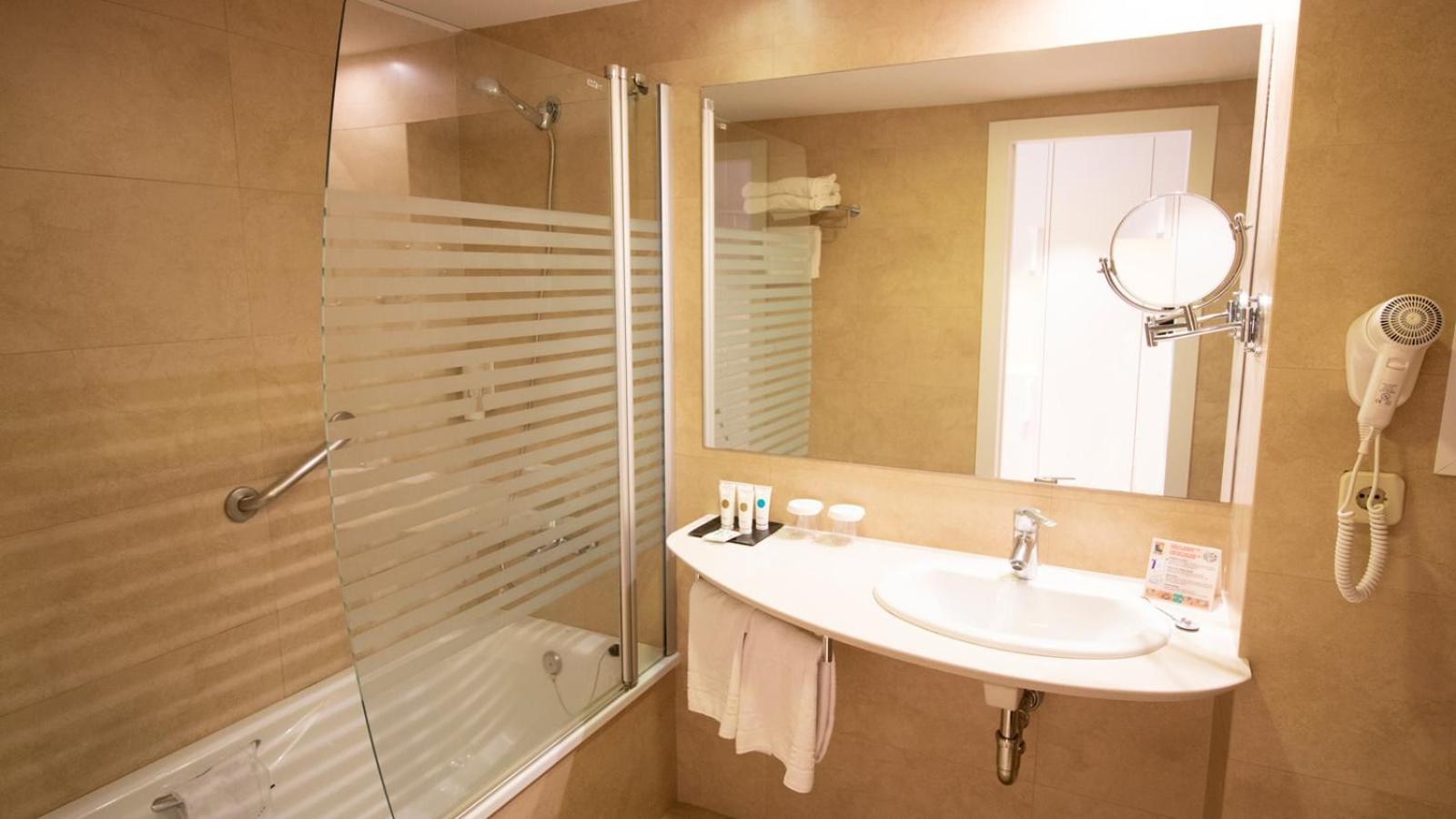 Triple Room,1589499901:JPEG
