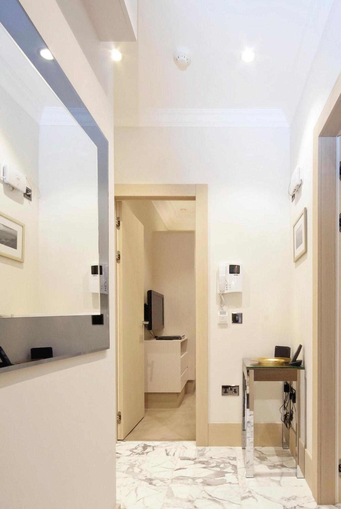 Superior One-Bedroom Apartment