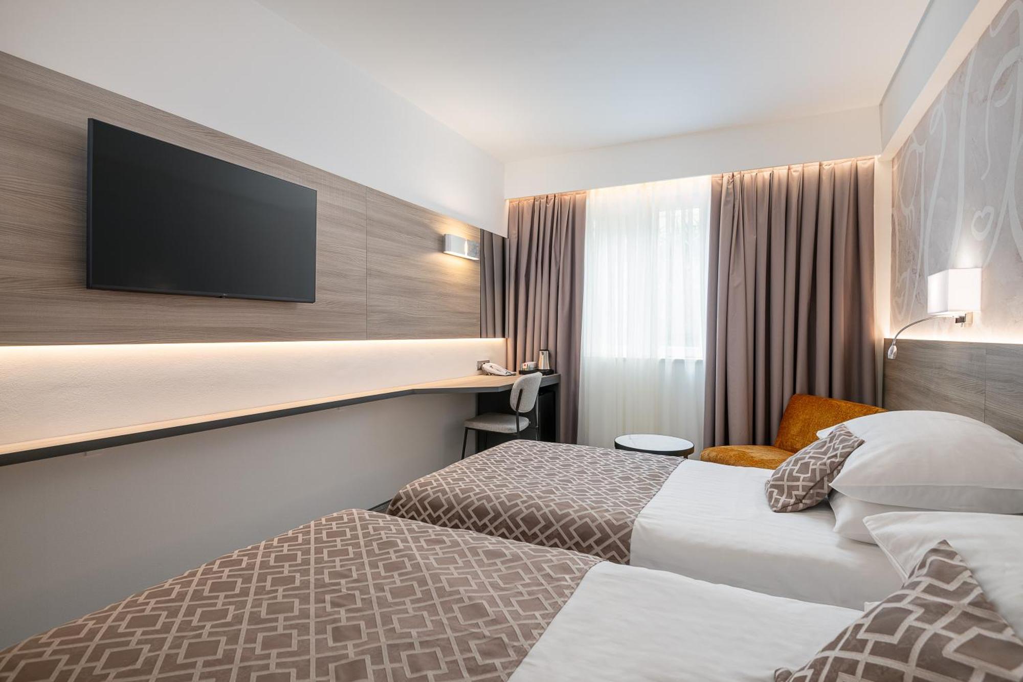 Double or Twin Room,1589554057:JPEG