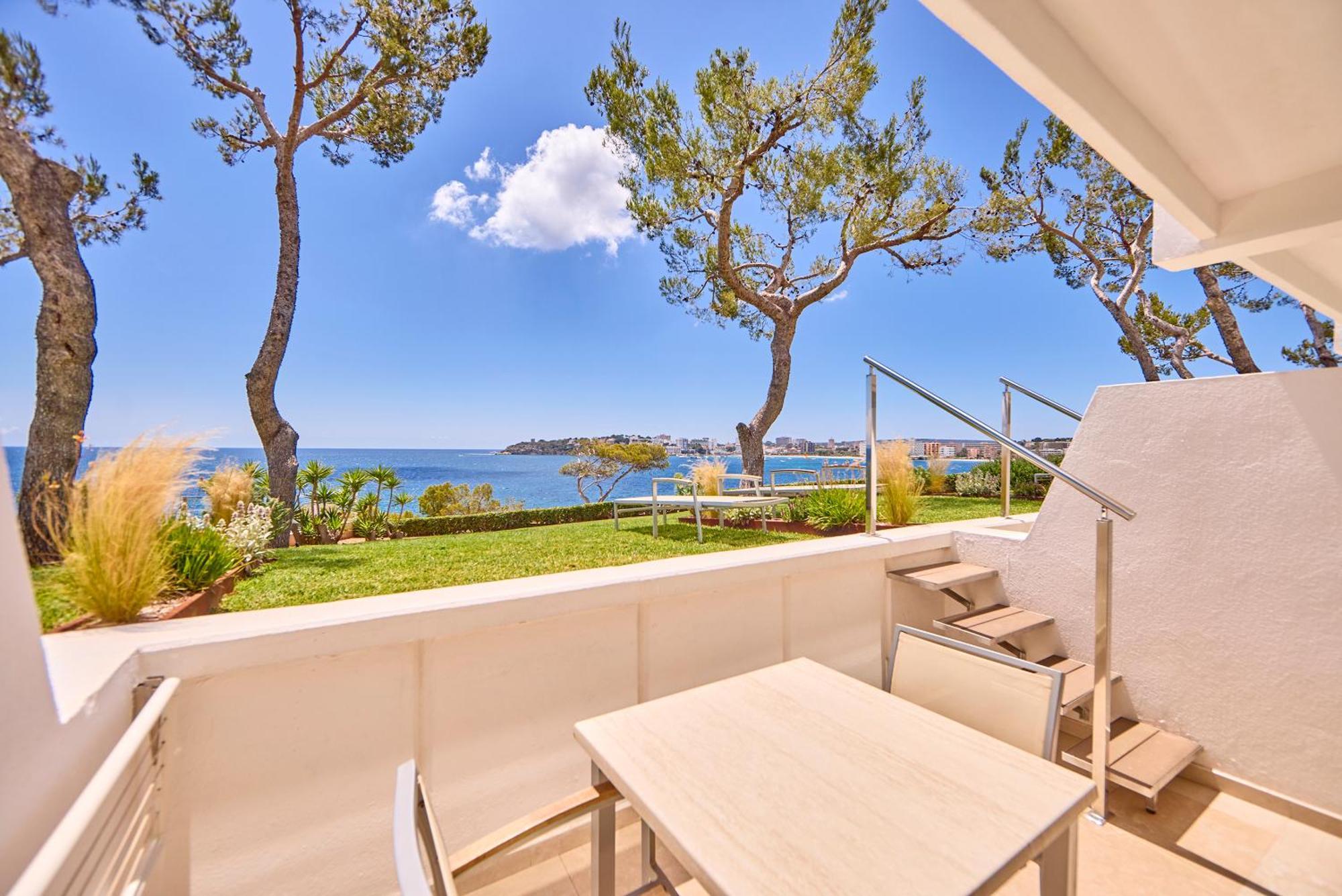 Estudio Premium con vistas al jardín y al mar