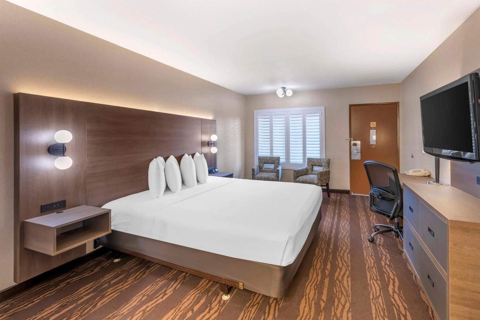 King Room - Upper Floor/Non-Smoking