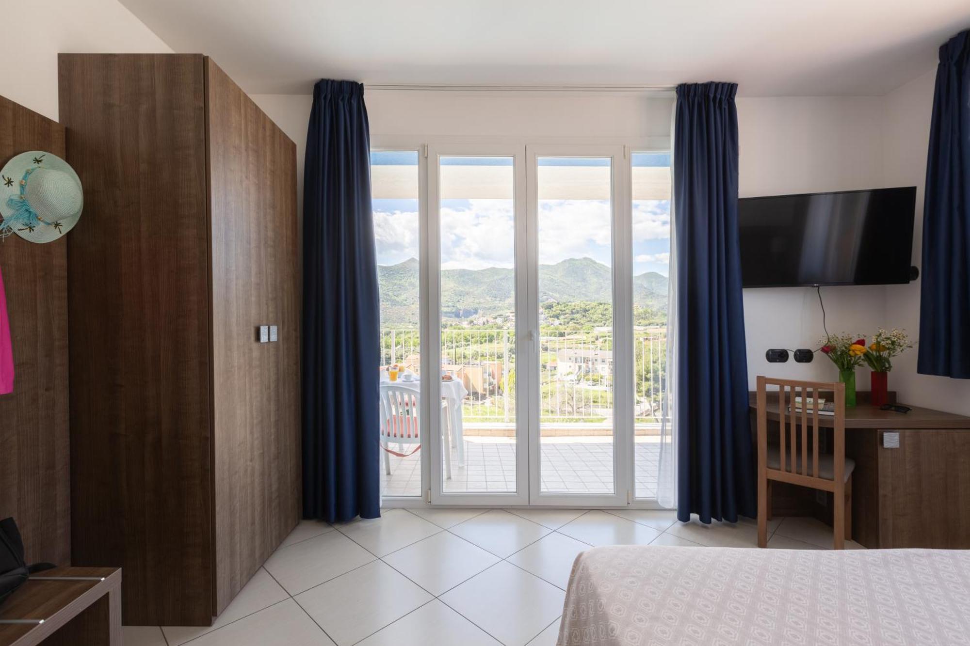 Double Room with Mountain View,1592071146:JPEG