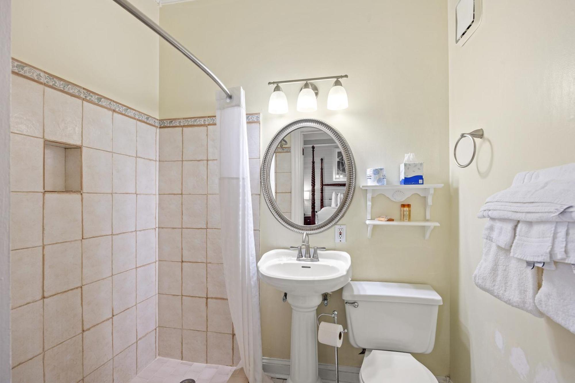 Queen Room - Accessible/Nonsmoking