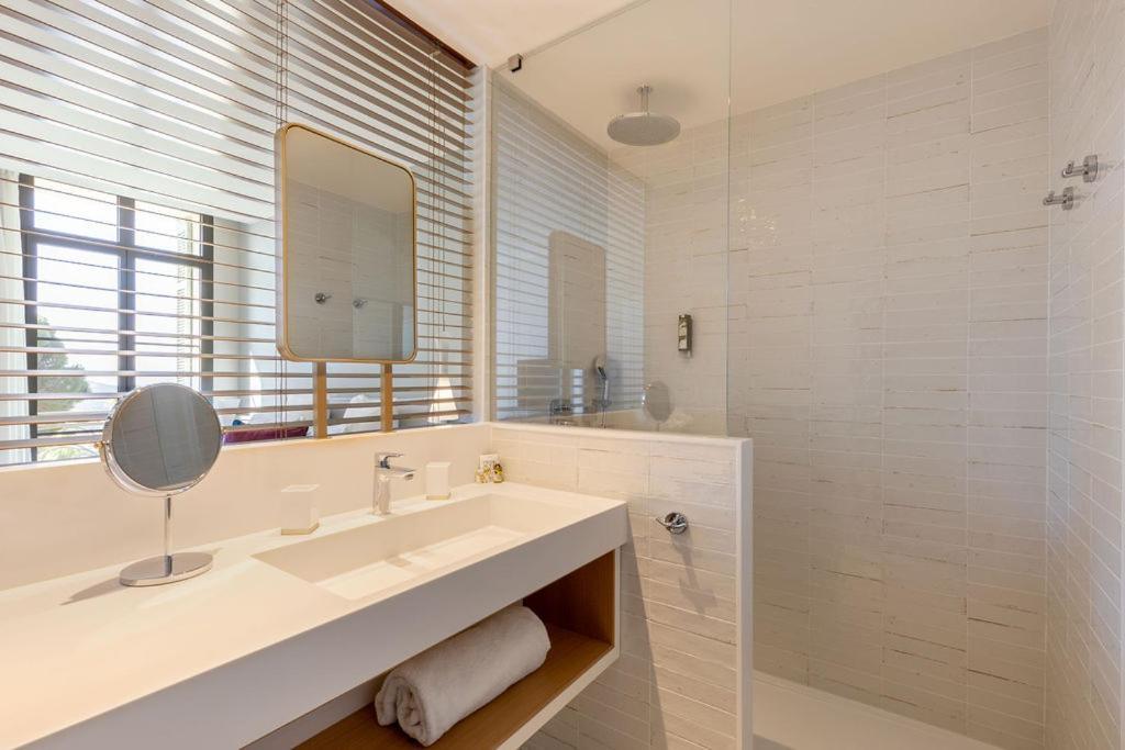 Chambre Lit Queen-Size Confort - Vue sur Mer