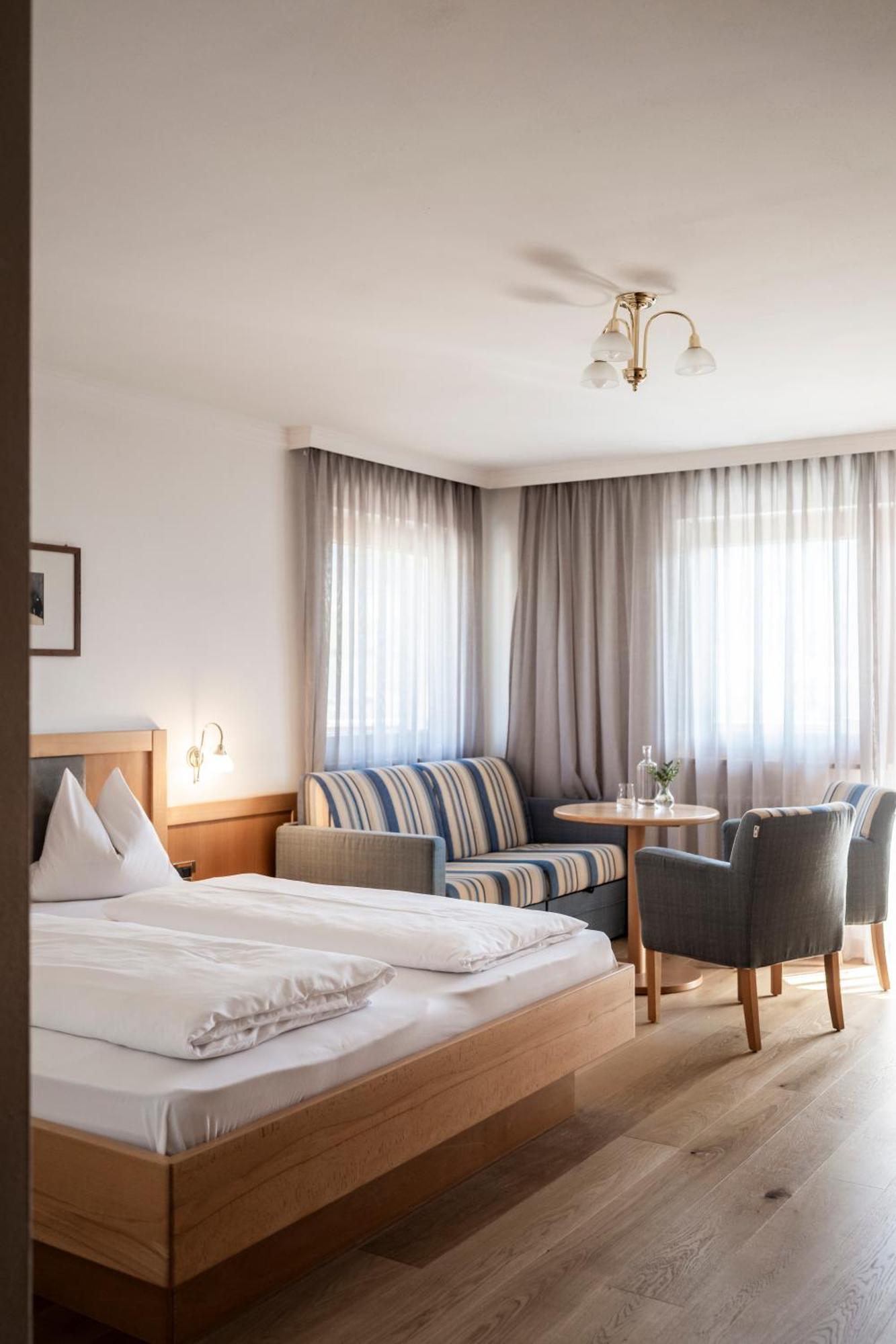 Comfort Double Room with castle View with Balcony,1592894813:JPEG