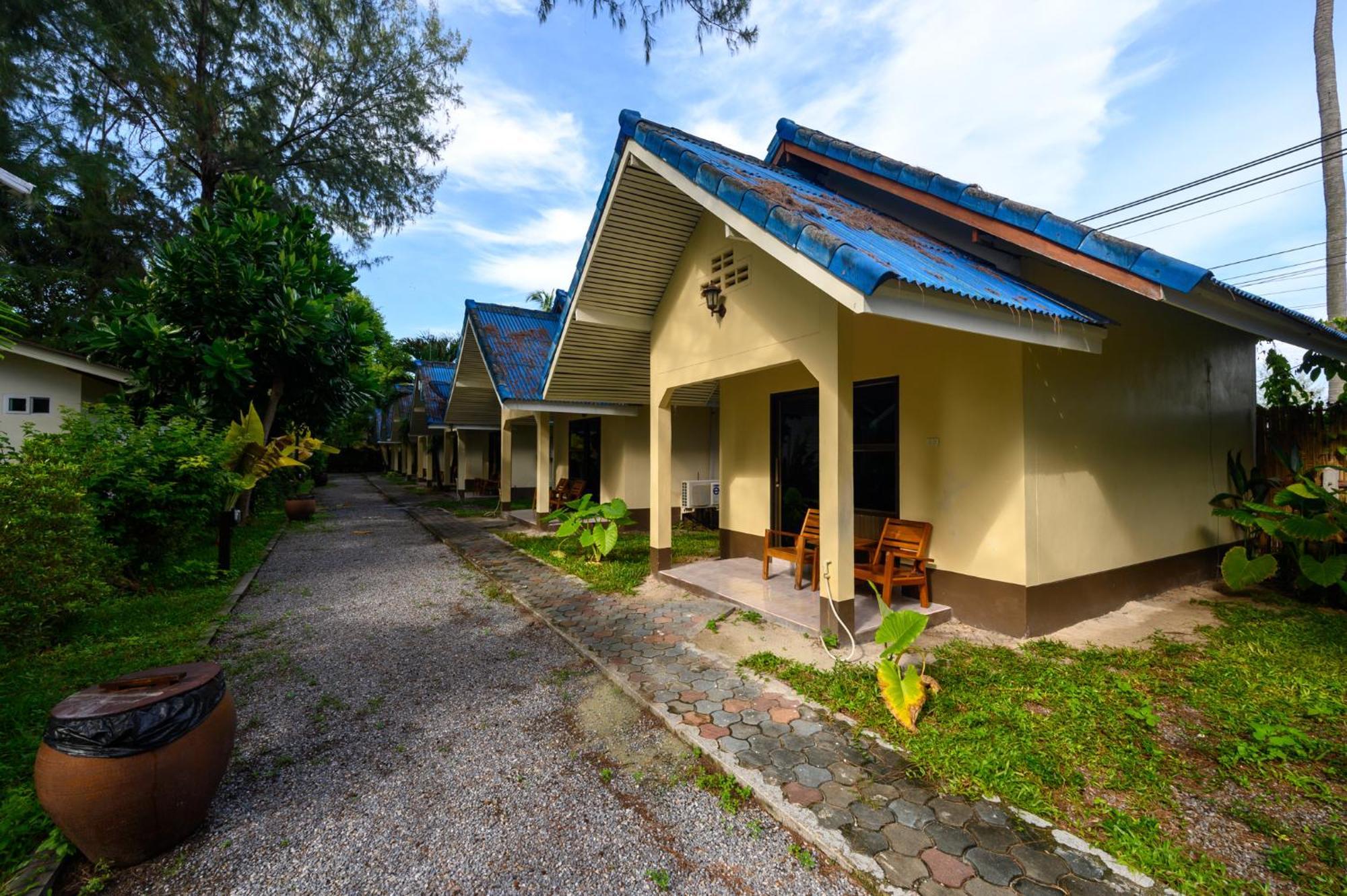 Bungalow Garden View