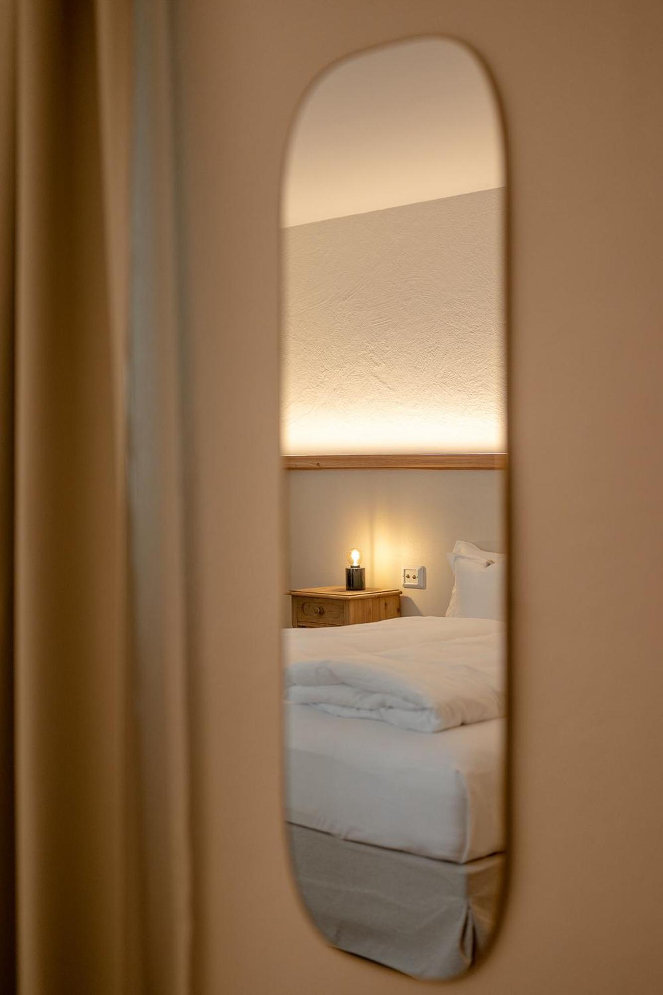 Deluxe King Suite,1593850904:JPEG