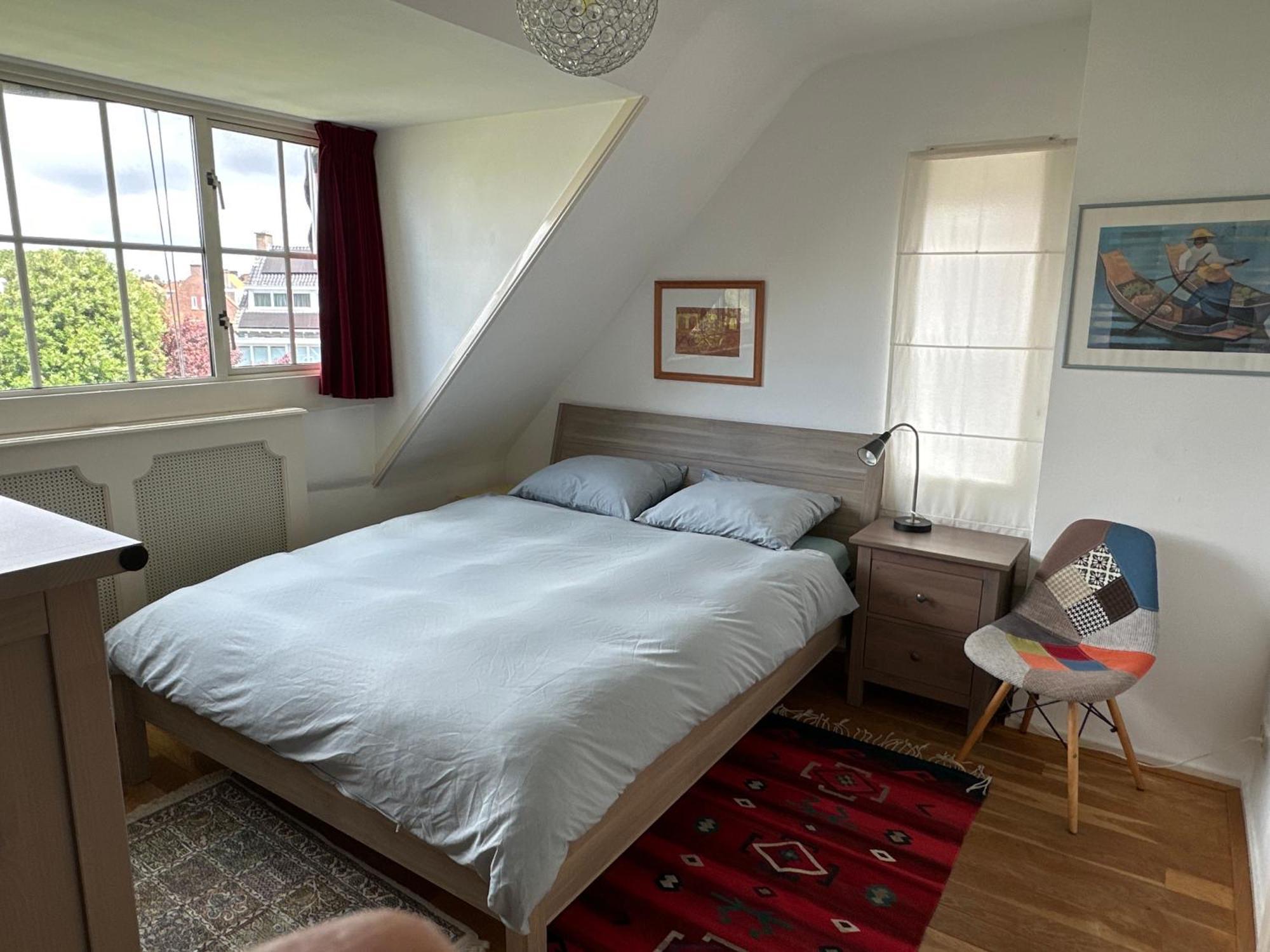 King Room with garden view and shared bathroom
