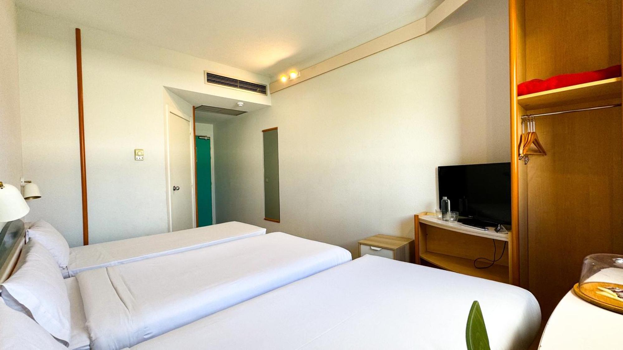 Triple Room (2 Adults + 1 Child),1594682396:JPEG