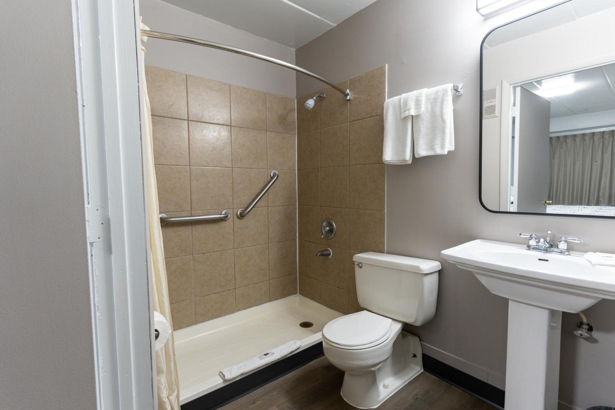King Room - Disability Access - Non-Smoking