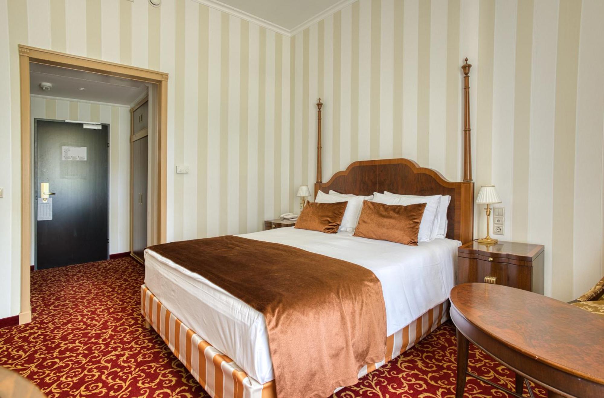 Deluxe Double Room with Wellness and Fitness Access,1596009213:JPEG
