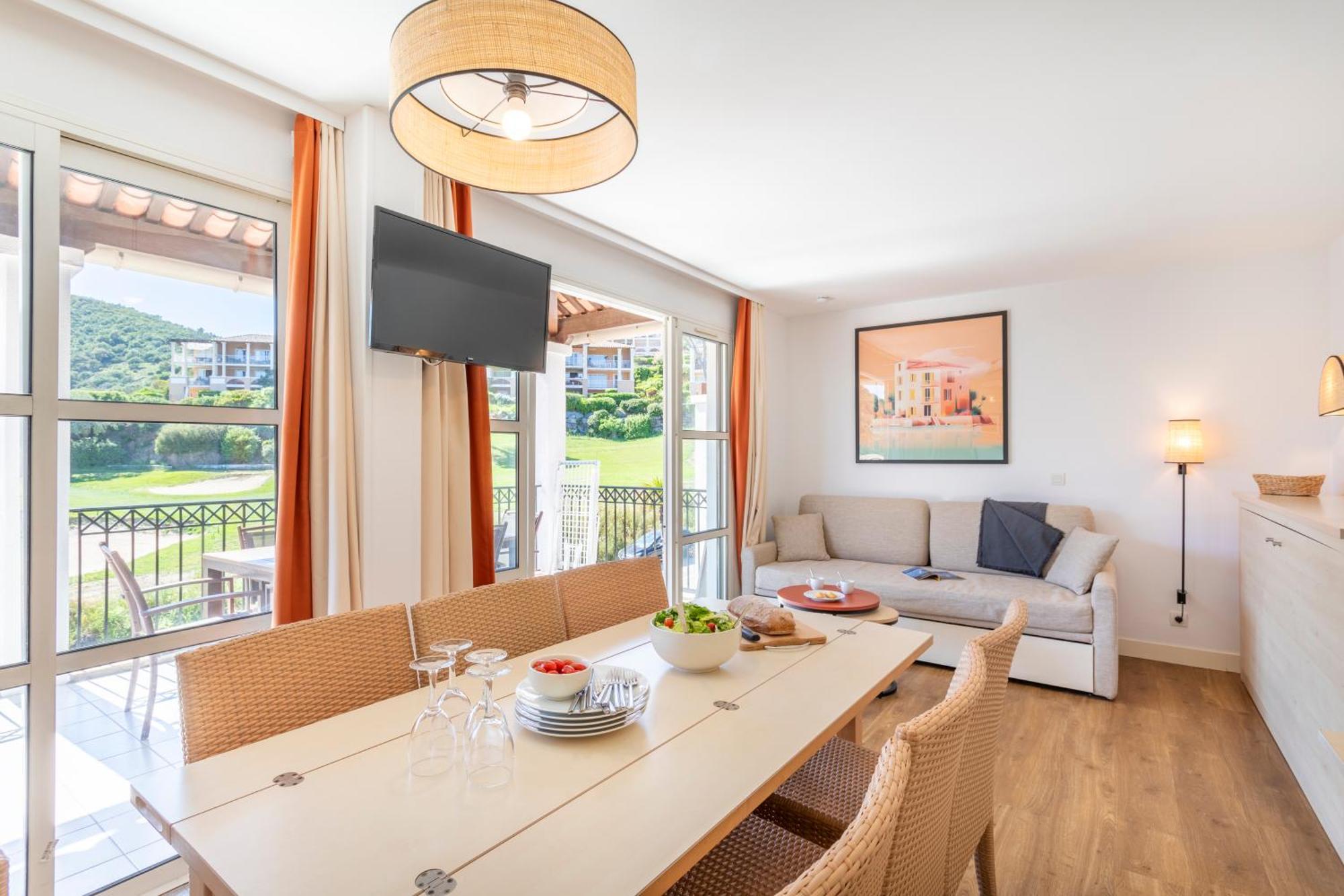 One-Bedroom Apartment with Sleeping Alcove, Air Conditioning and Terrace (6 People),1596013817:JPEG