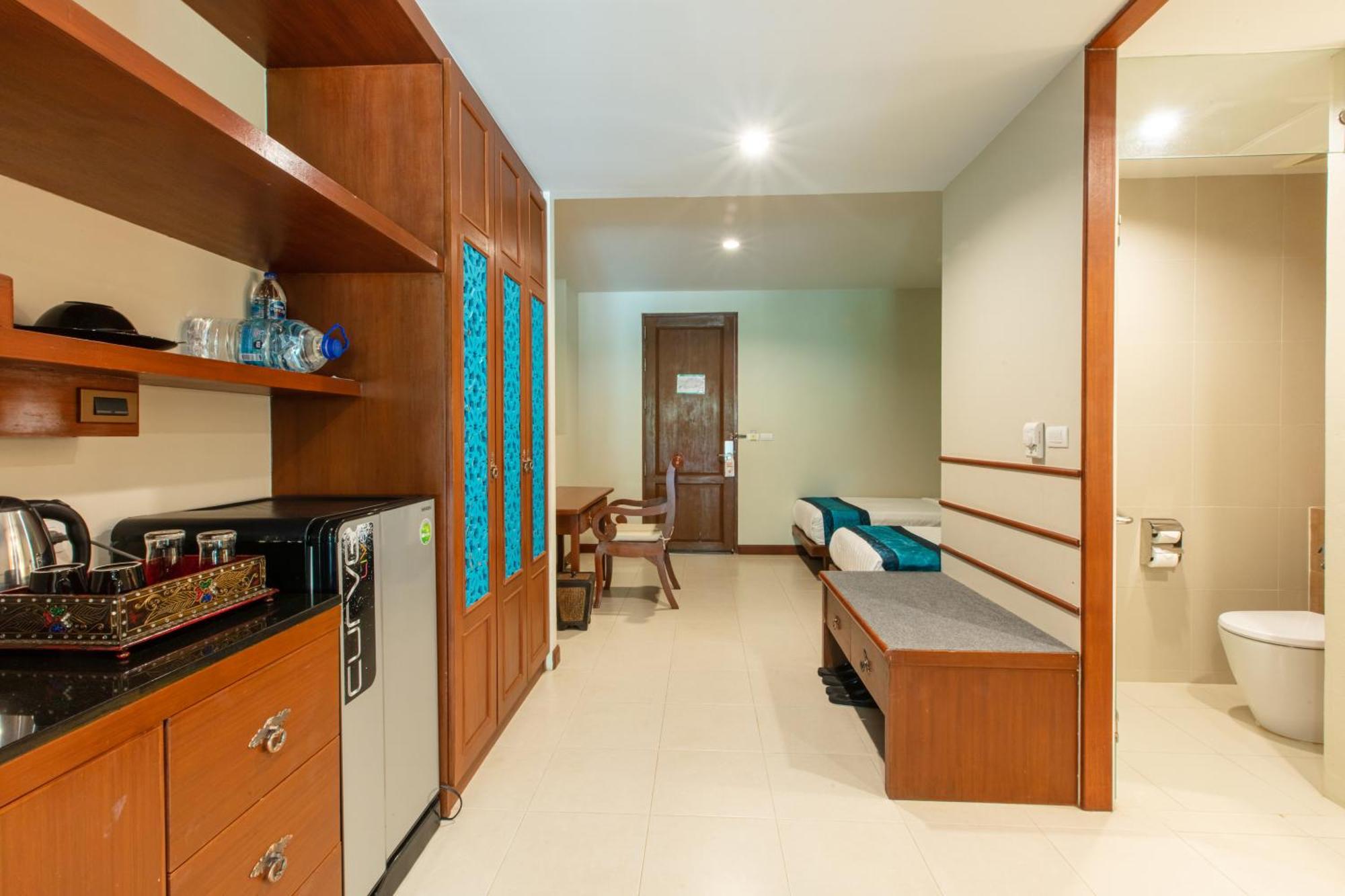 Deluxe Family Room Pool View