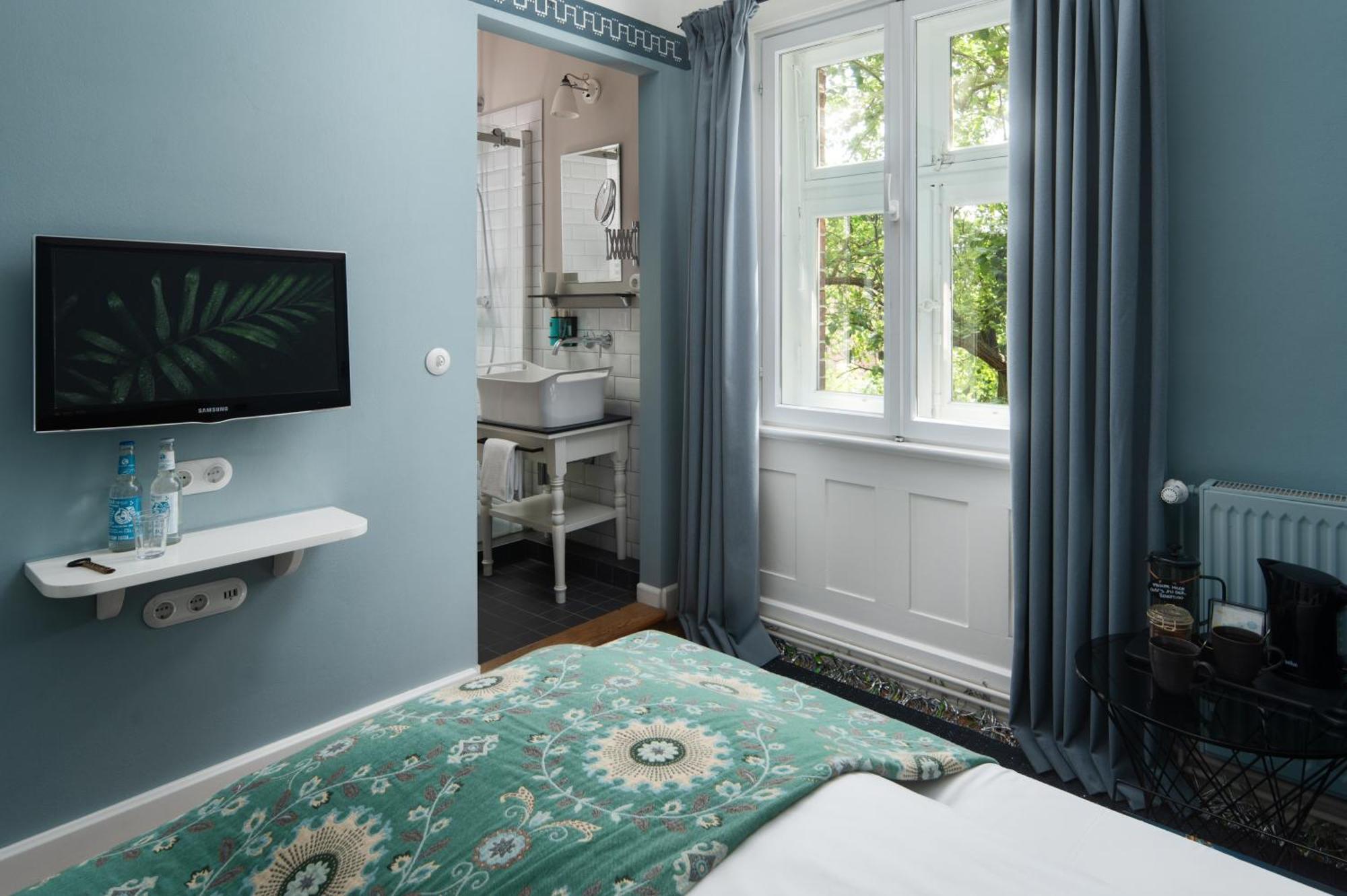 Small Single Room,1597555579:JPEG