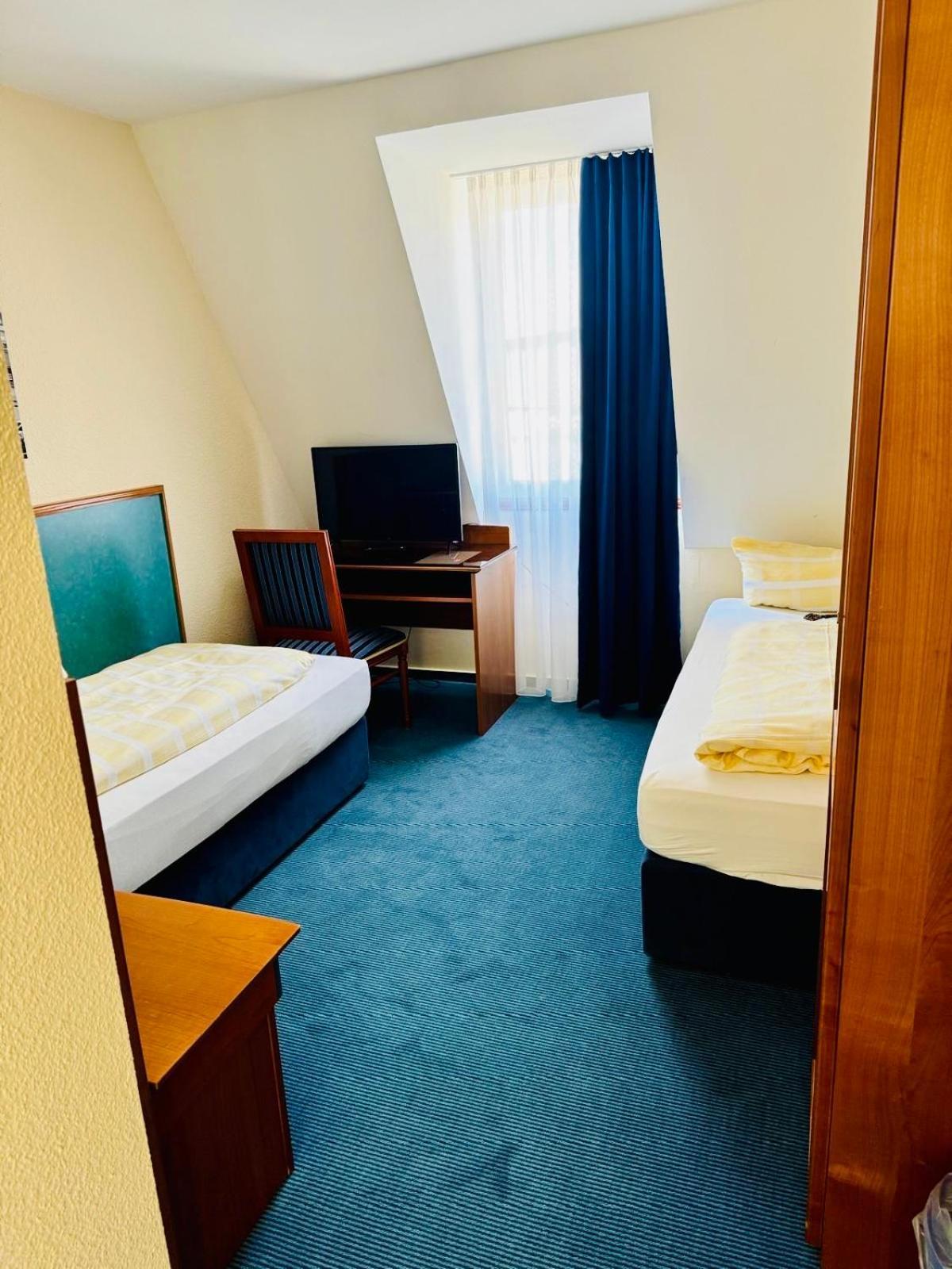 Twin Room,1645021469:JPEG