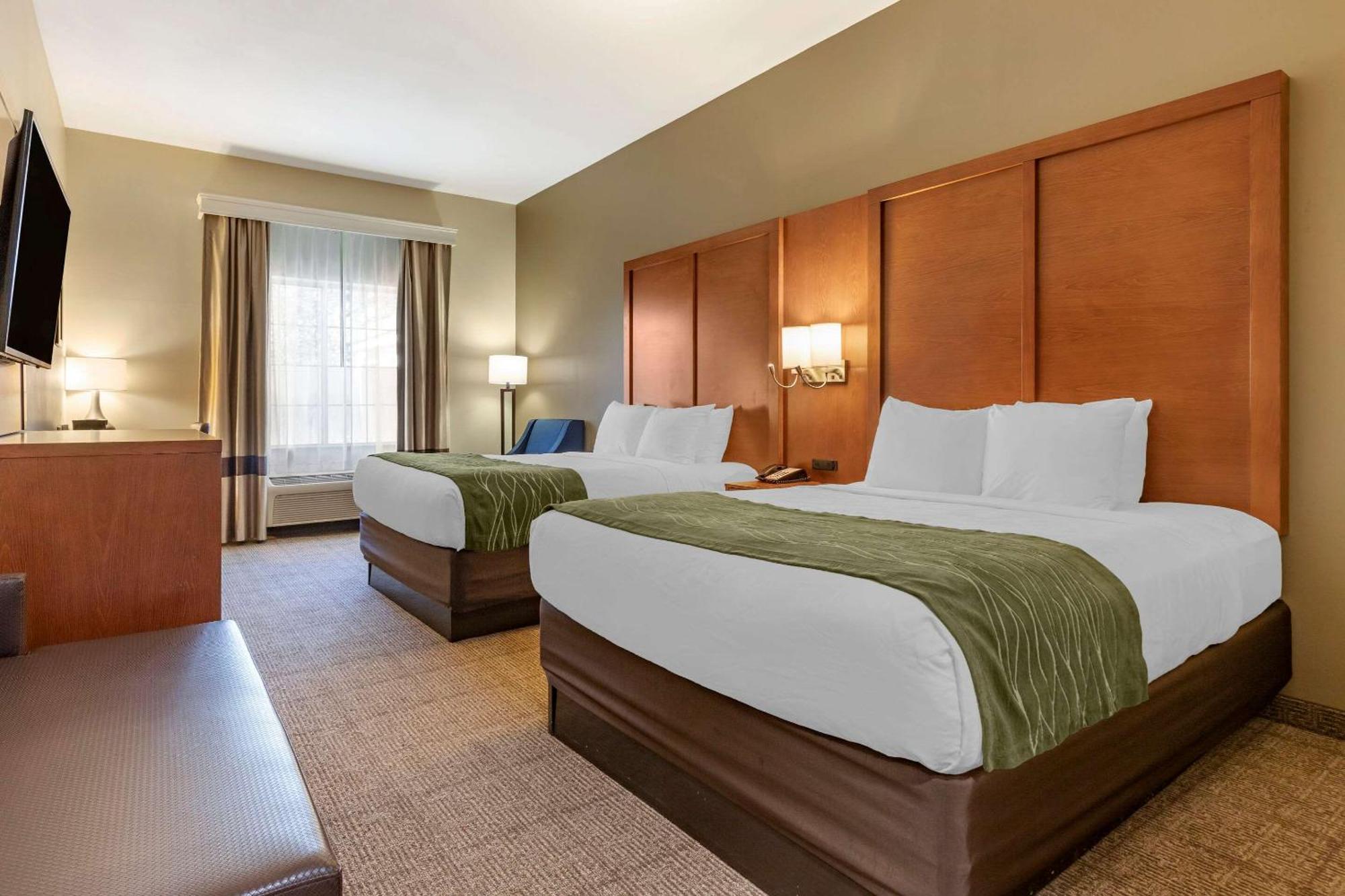 Efficiency Queen Room with Two Queen Beds - Accessible/Non-Smoking,1281658123:JPEG