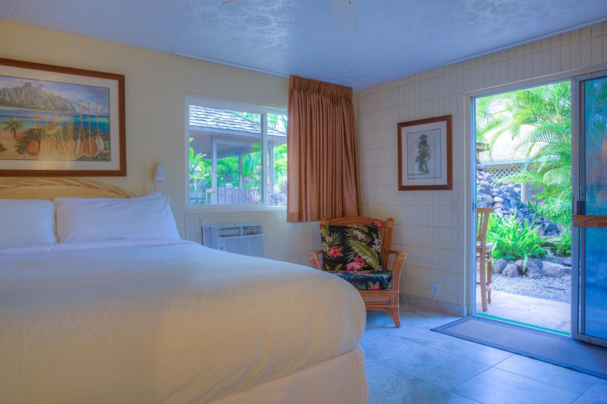Junior Suite, 1 King Bed, Accessible Roll-In Shower, Garden View