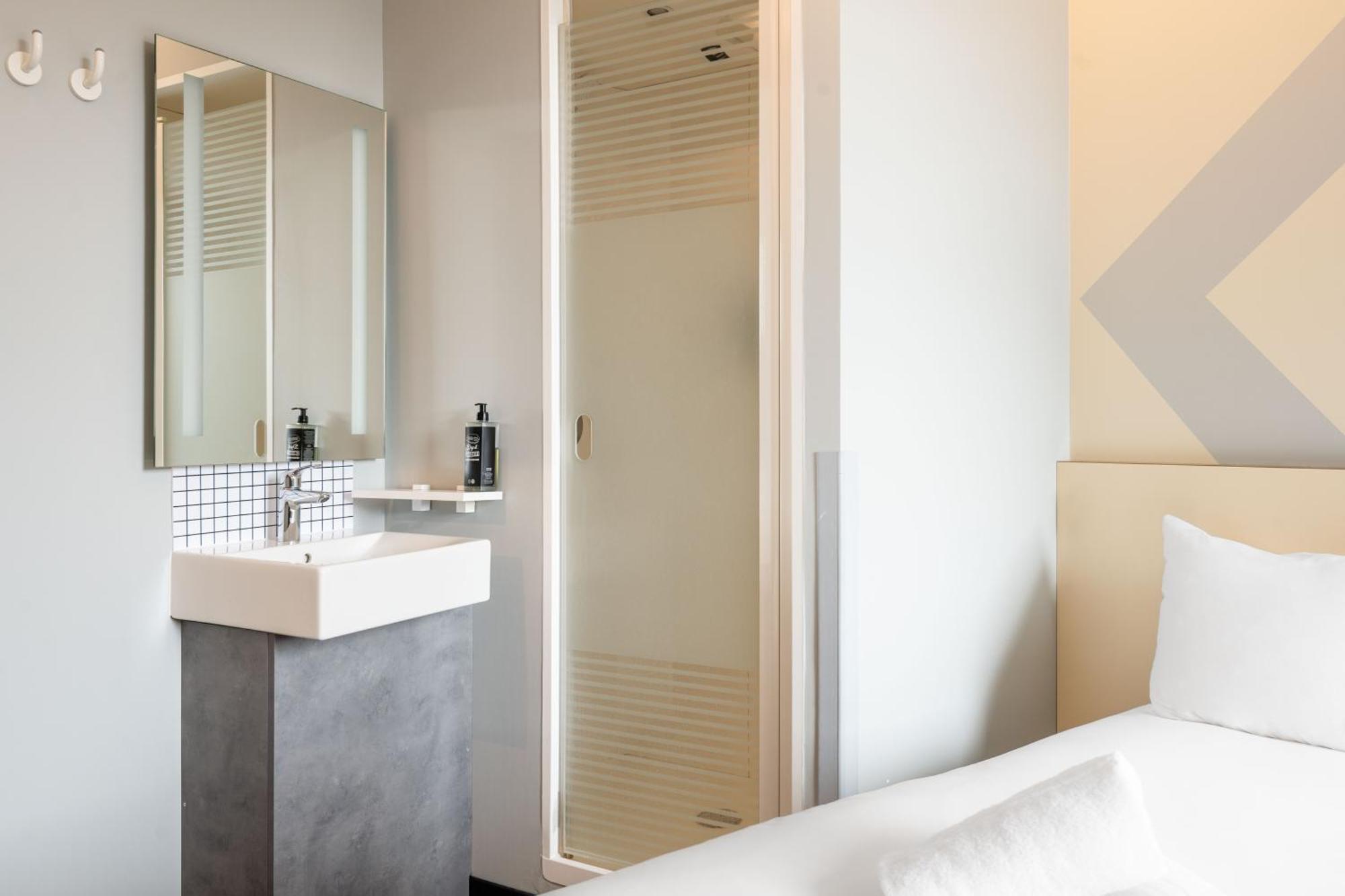Chambre Triple avec 1 Lit Double et 1 Lit Superposé
