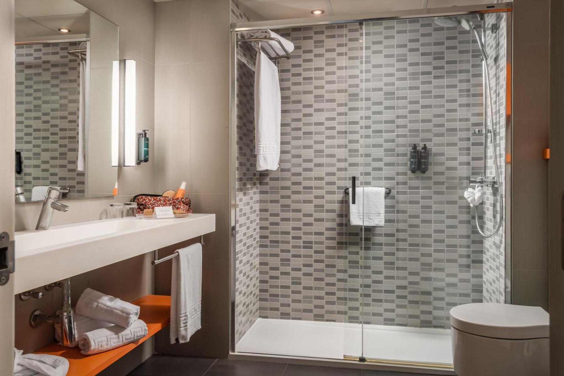Double or Twin Room with Pool and Sea View,1599640610:JPEG