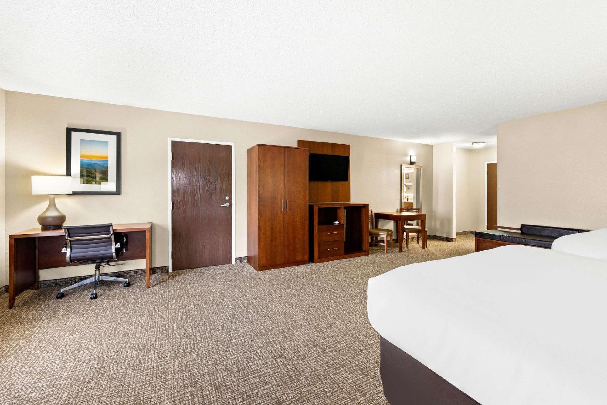 Efficiency One Room Suite with Two Queen Beds and Sofa bed - Non Smoking