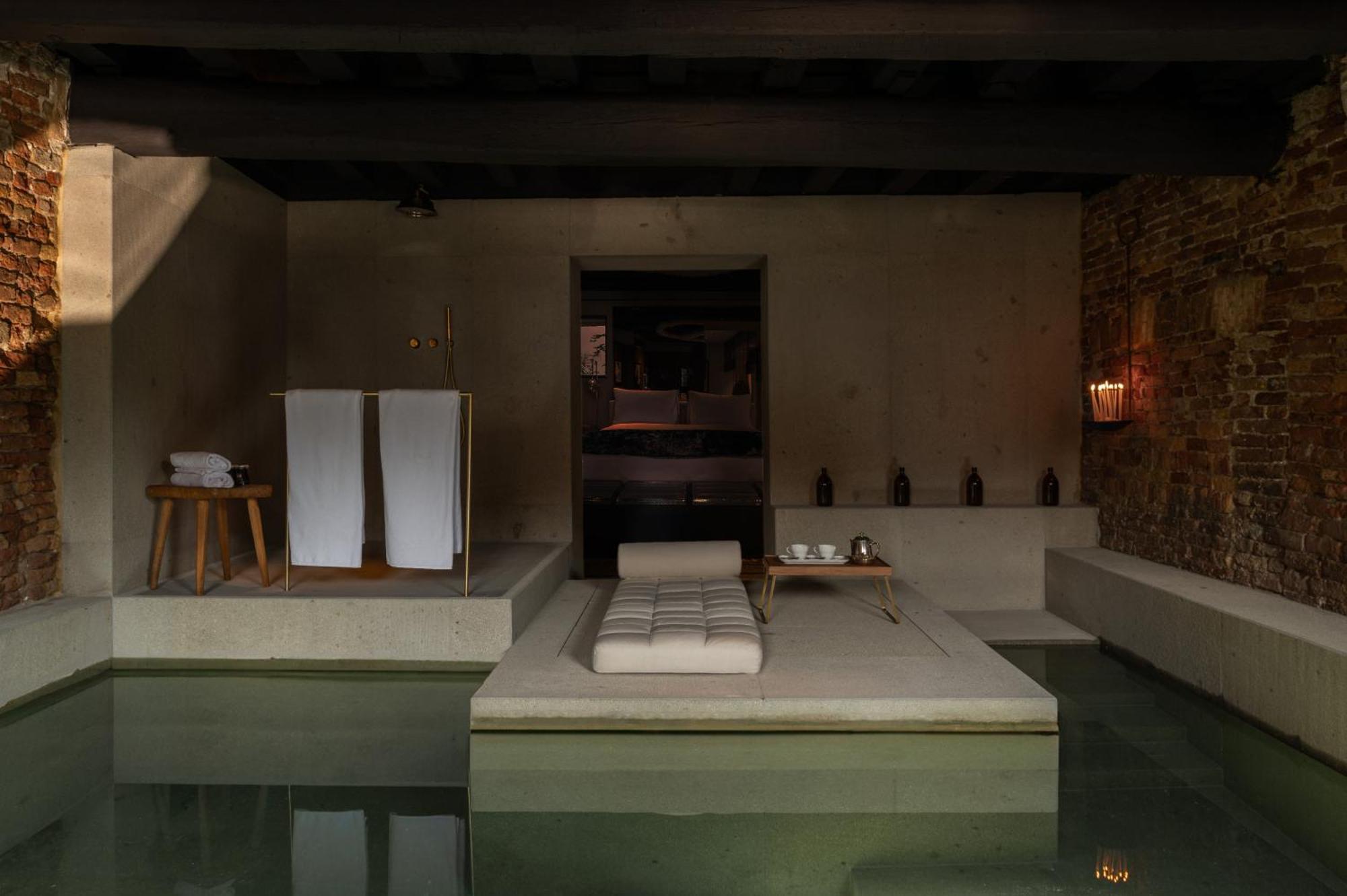 Kamer met Kingsize Bed en Privézwembad