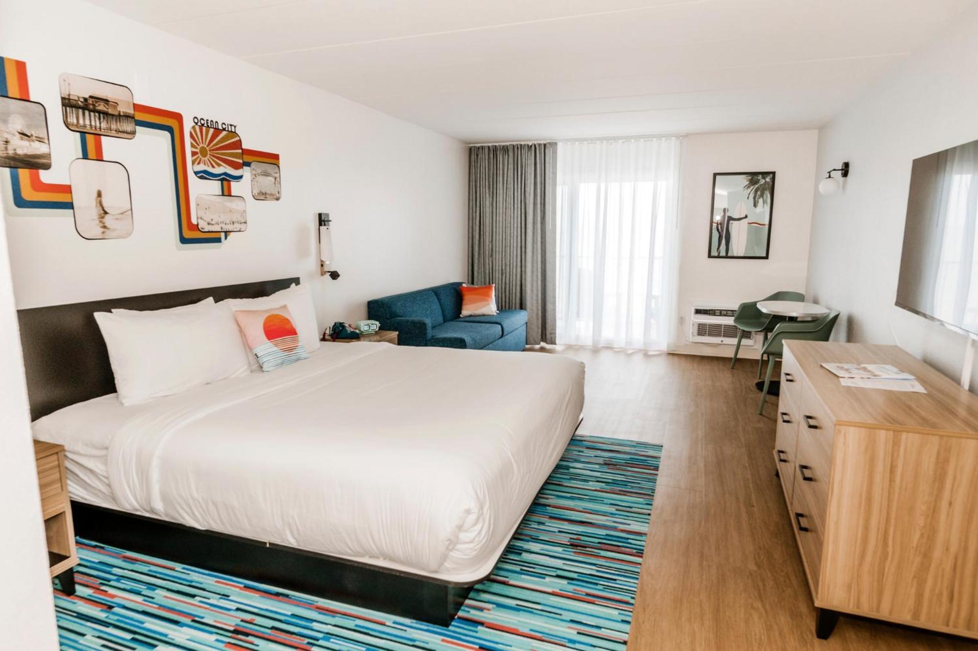 Oceanfront King Room with Sofa Bed and Balcony,1498540606:JPEG