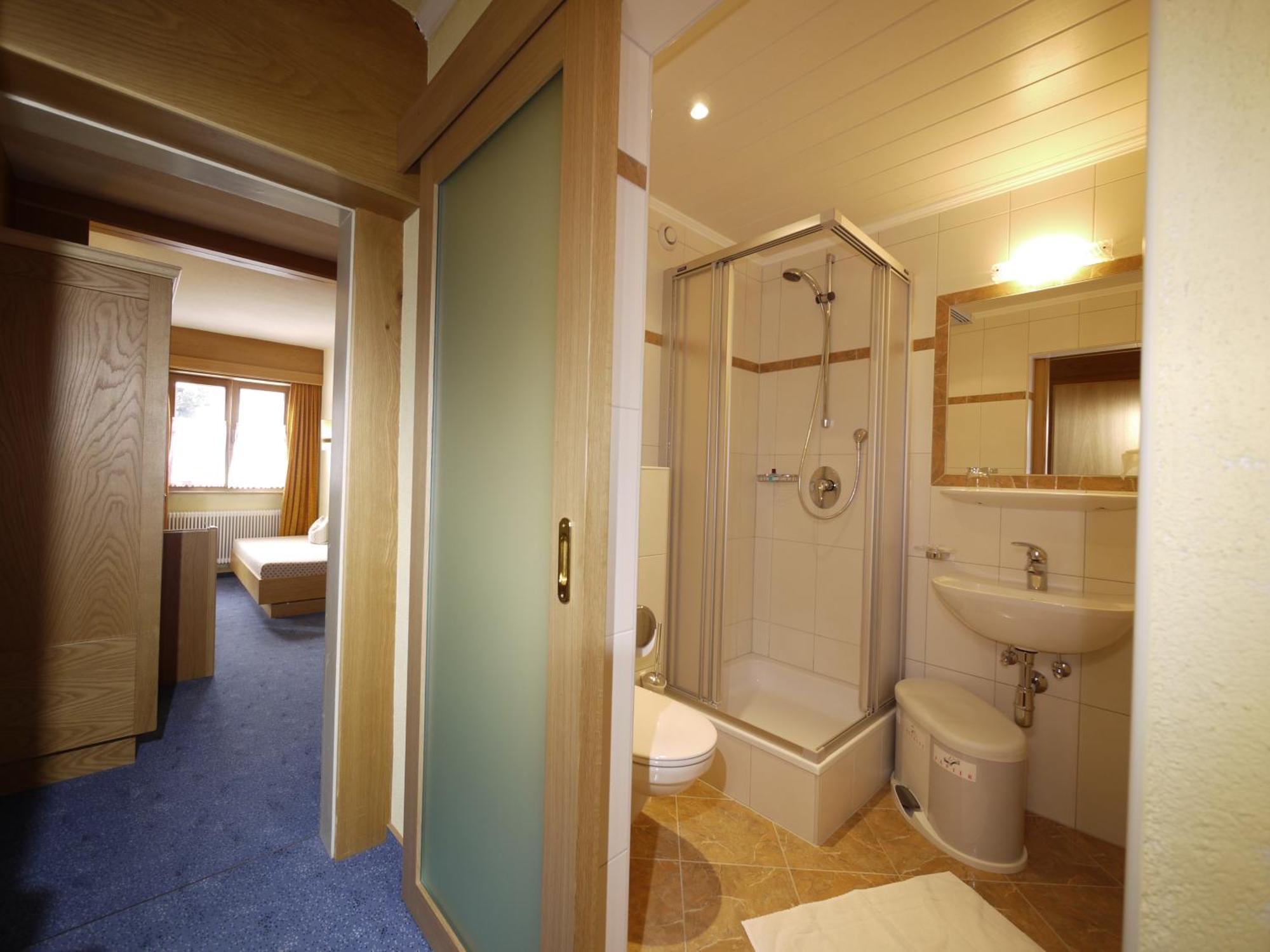 Twin Room,1600566760:JPEG