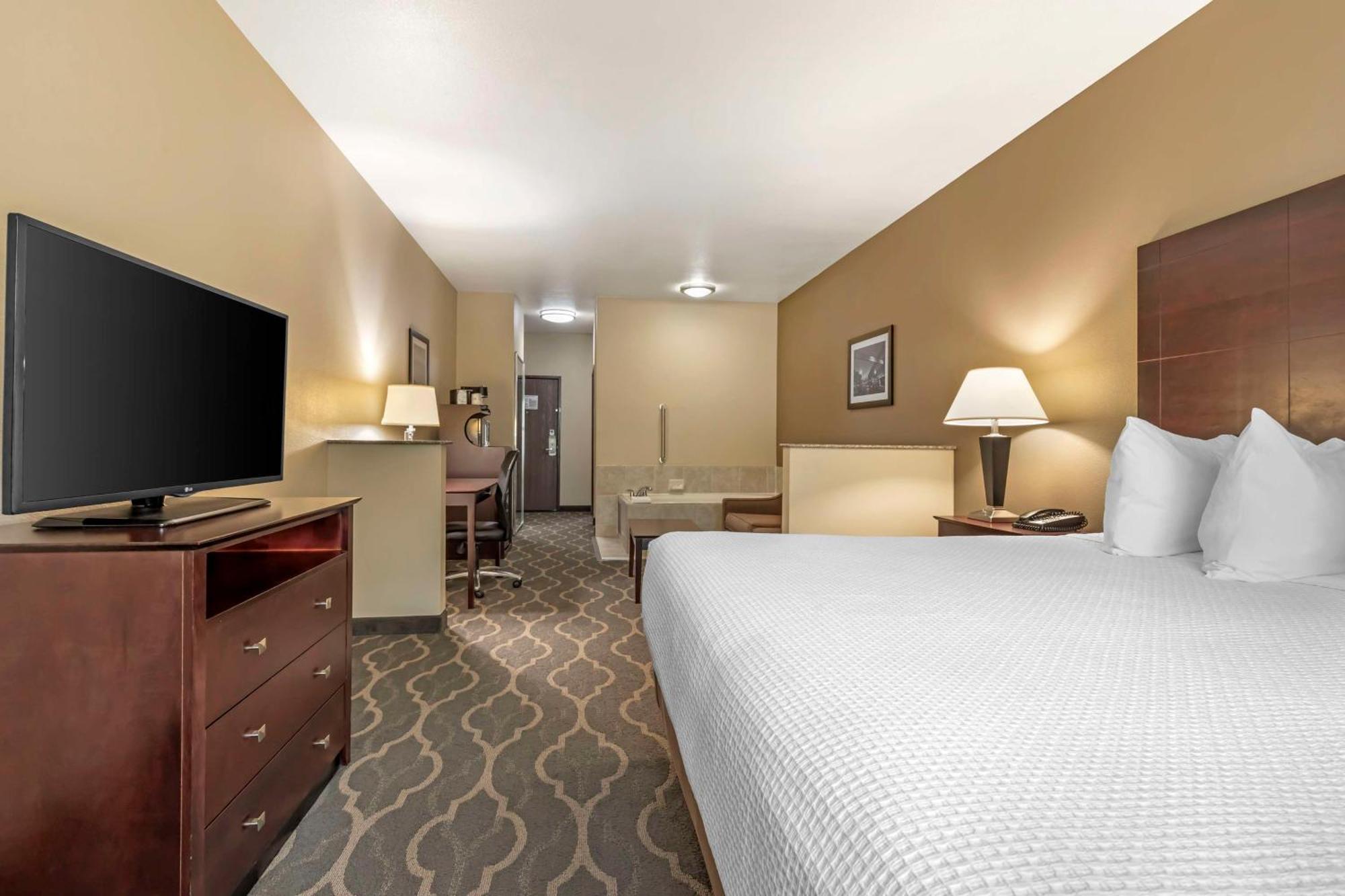 King Suite with Spa Bath - Non-Smoking
