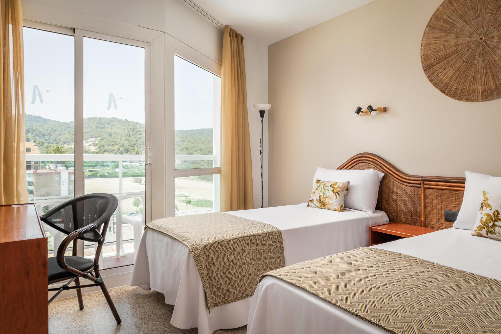Triple Room (2 Adults + 1 Child),1672571812:JPEG
